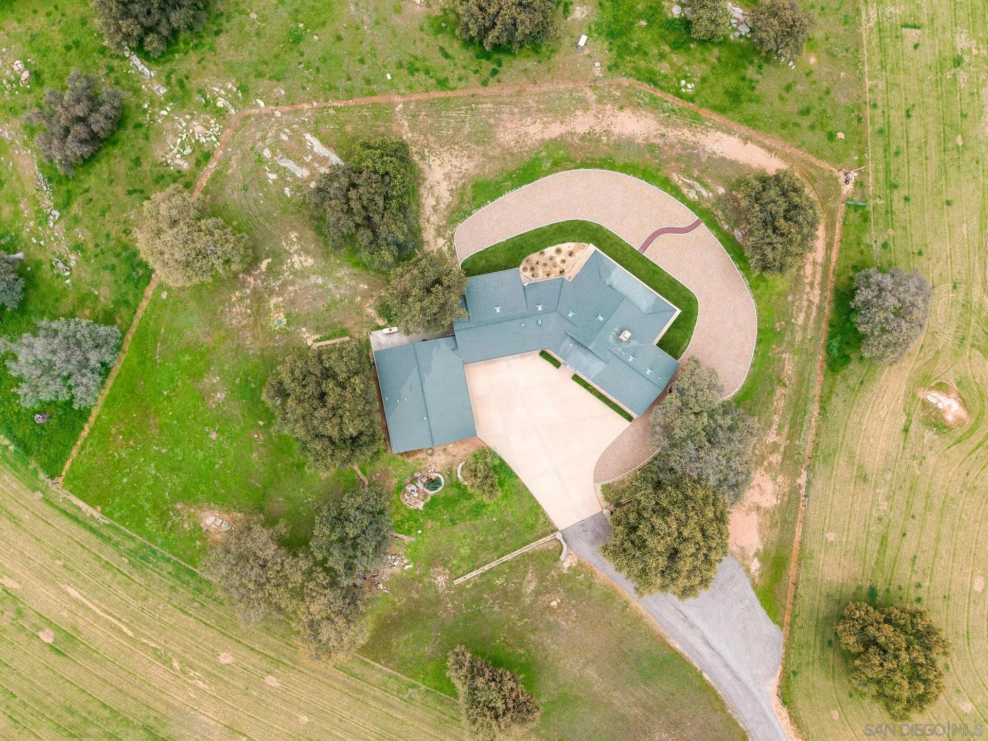 Alpine, California 91901, United States, 3 Bedrooms Bedrooms, ,3 BathroomsBathrooms,Residential,Active,46042