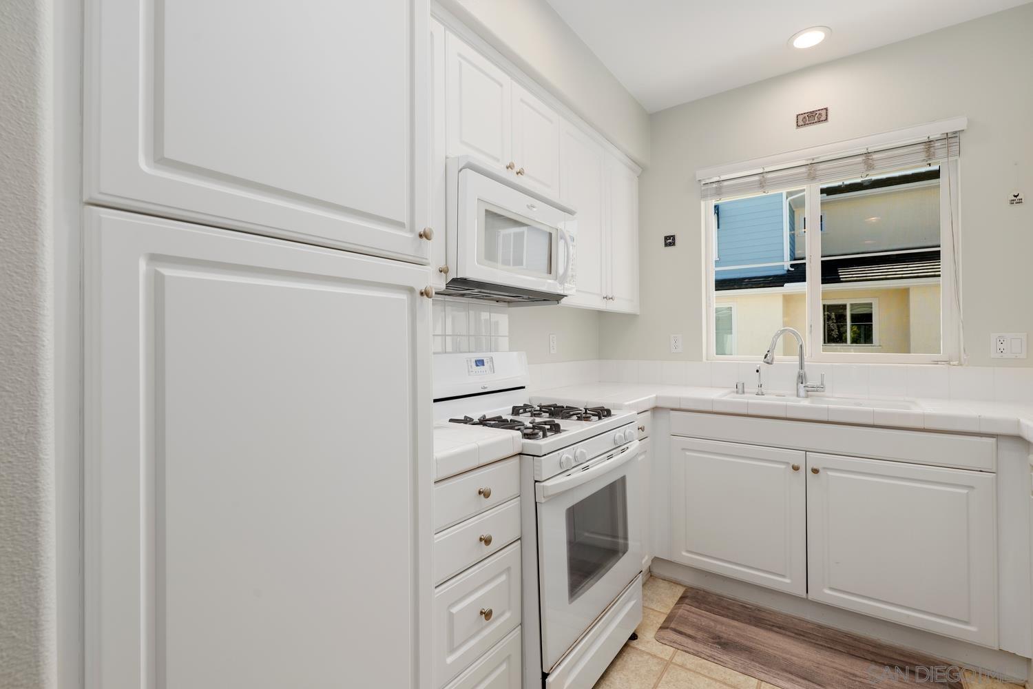 4368  Nautilus Way  3