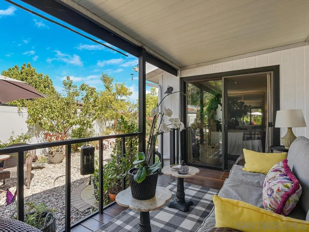 Escondido, California 92026, United States, 2 Bedrooms Bedrooms, ,2 BathroomsBathrooms,Residential,Pending,16725