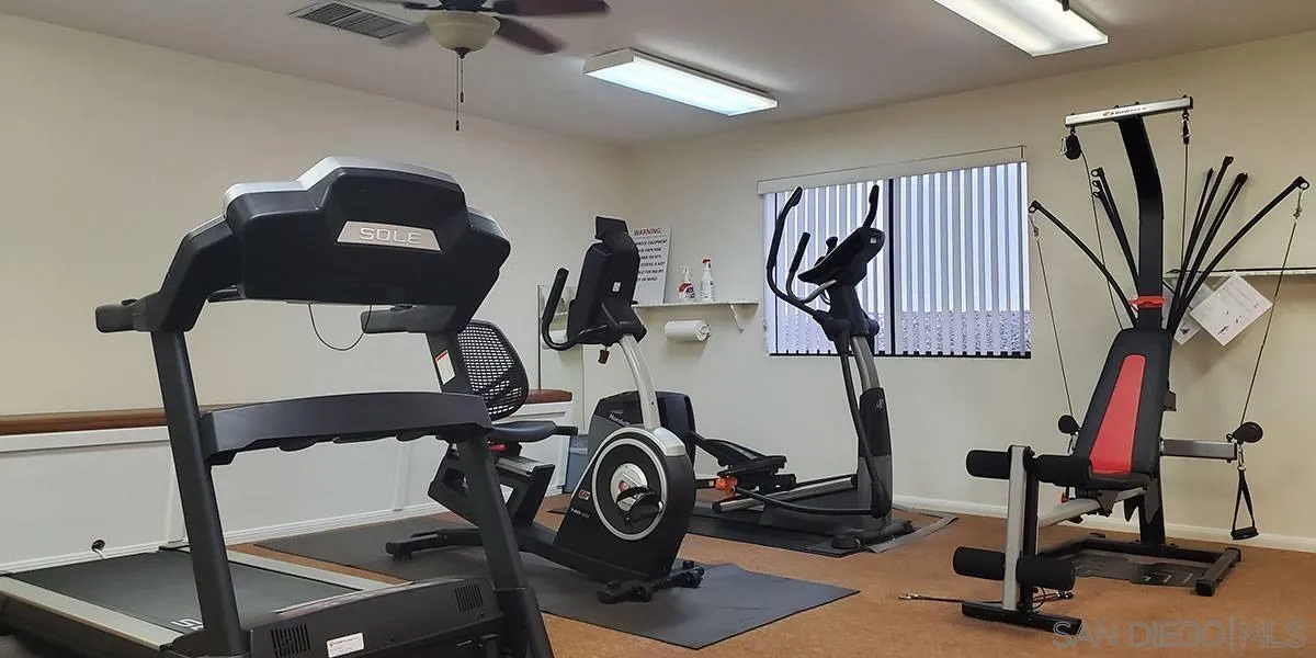 Escondido, California 92026, United States, 2 Bedrooms Bedrooms, ,2 BathroomsBathrooms,Residential,Pending,16725