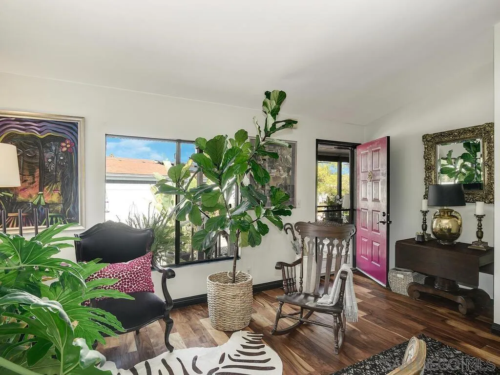 Escondido, California 92026, United States, 2 Bedrooms Bedrooms, ,2 BathroomsBathrooms,Residential,Pending,16725