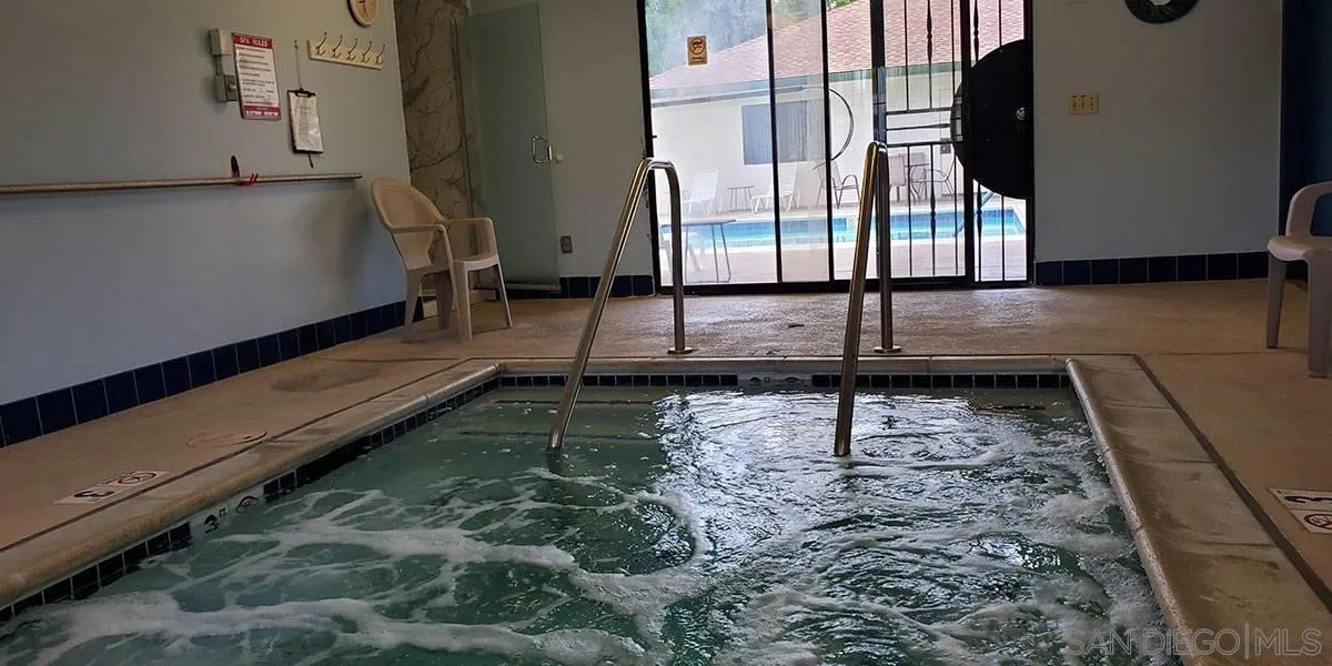 Escondido, California 92026, United States, 2 Bedrooms Bedrooms, ,2 BathroomsBathrooms,Residential,Pending,16725