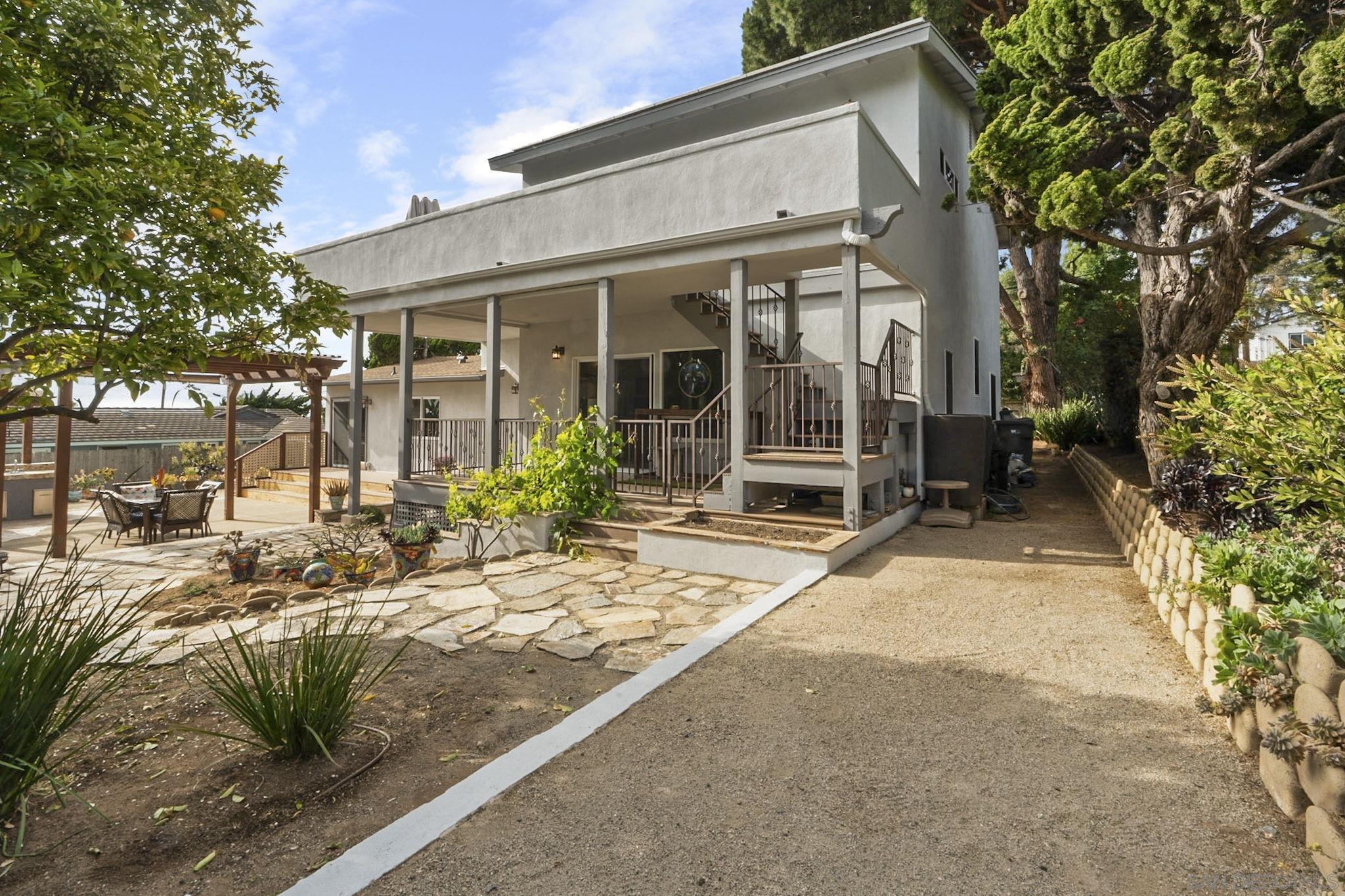 2409 Dunstan