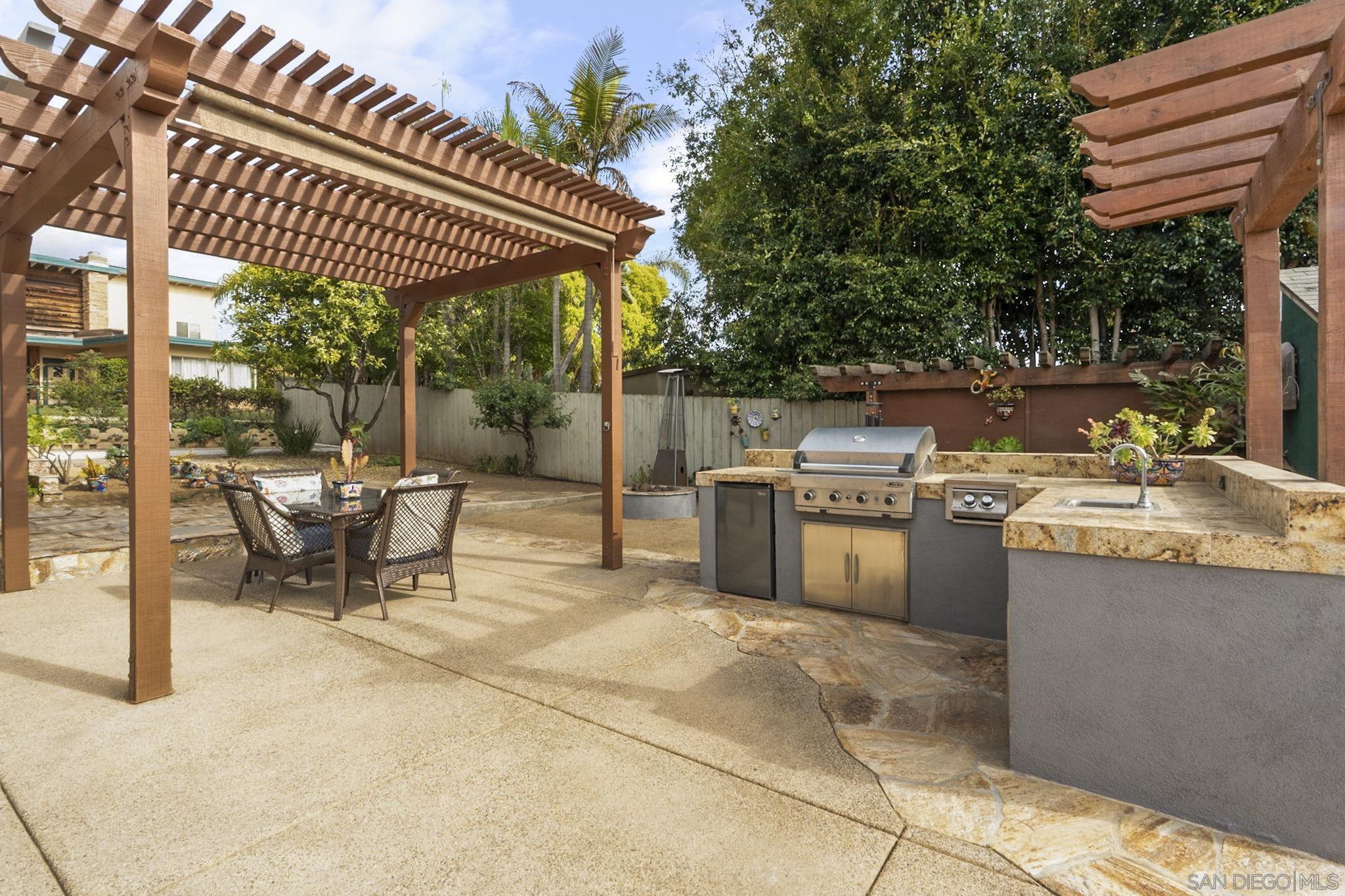 2409 Dunstan