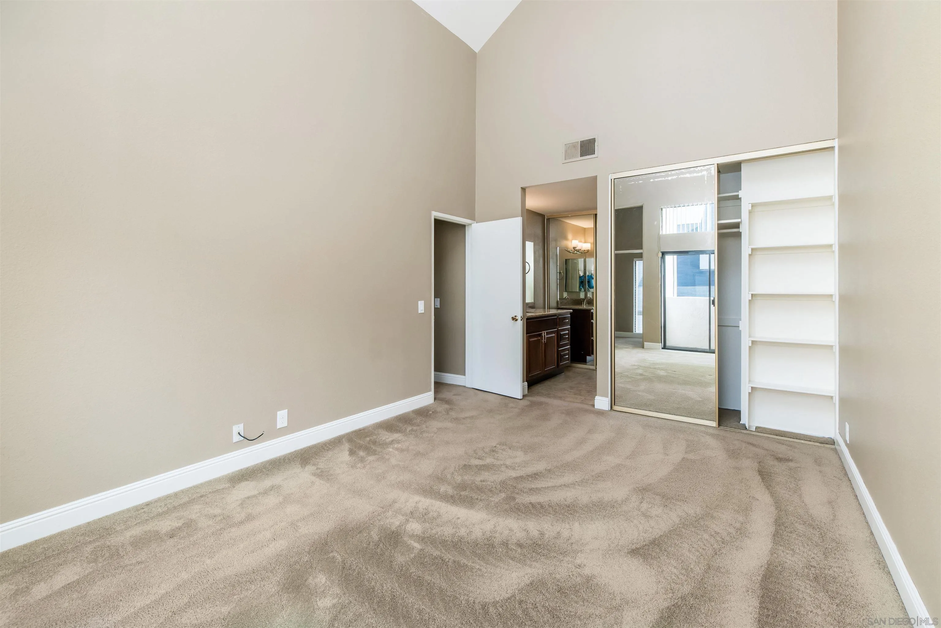 El Cajon, California 92019, United States, 3 Bedrooms Bedrooms, ,3 BathroomsBathrooms,Residential,Pending,5033