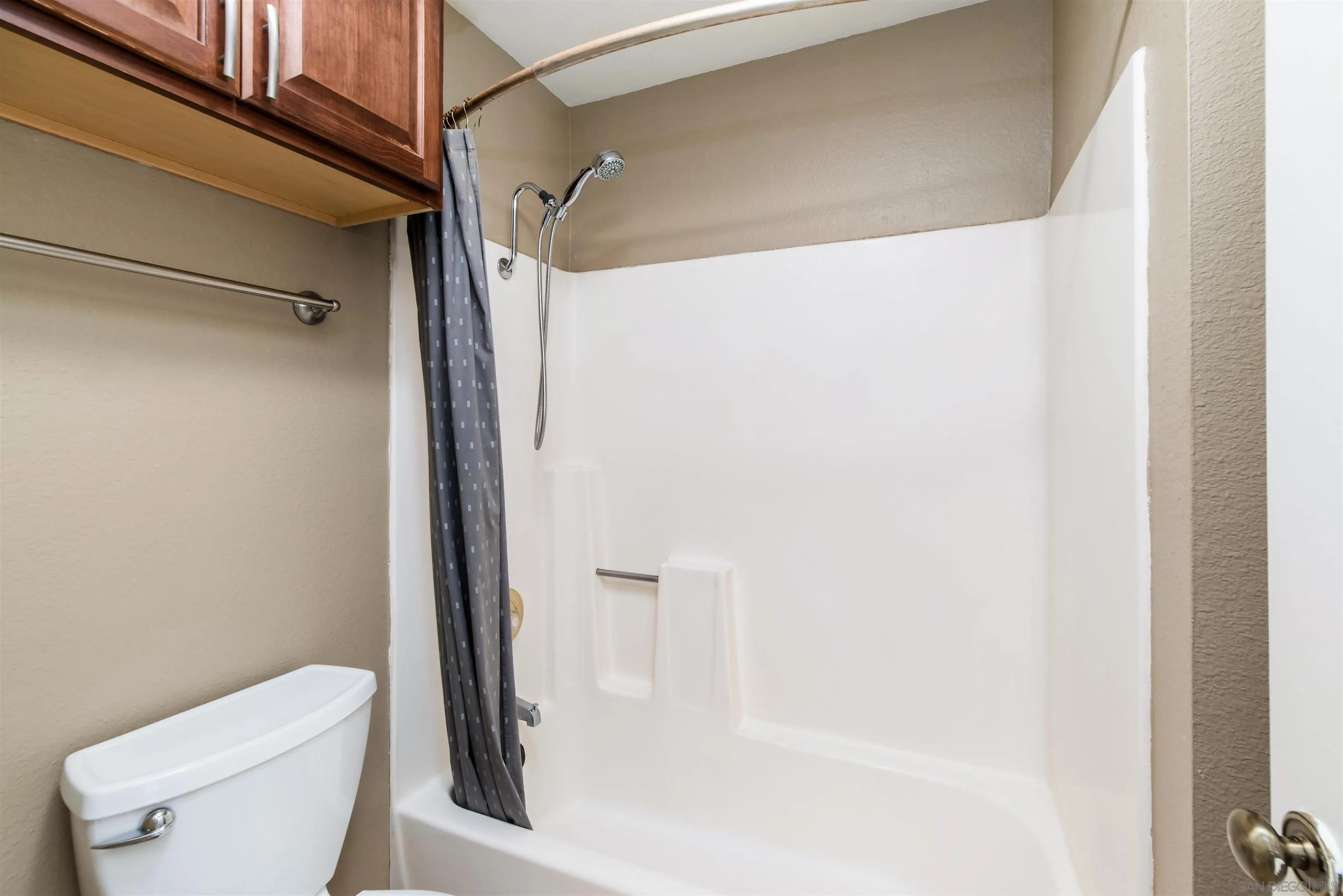 El Cajon, California 92019, United States, 3 Bedrooms Bedrooms, ,3 BathroomsBathrooms,Residential,Pending,5033