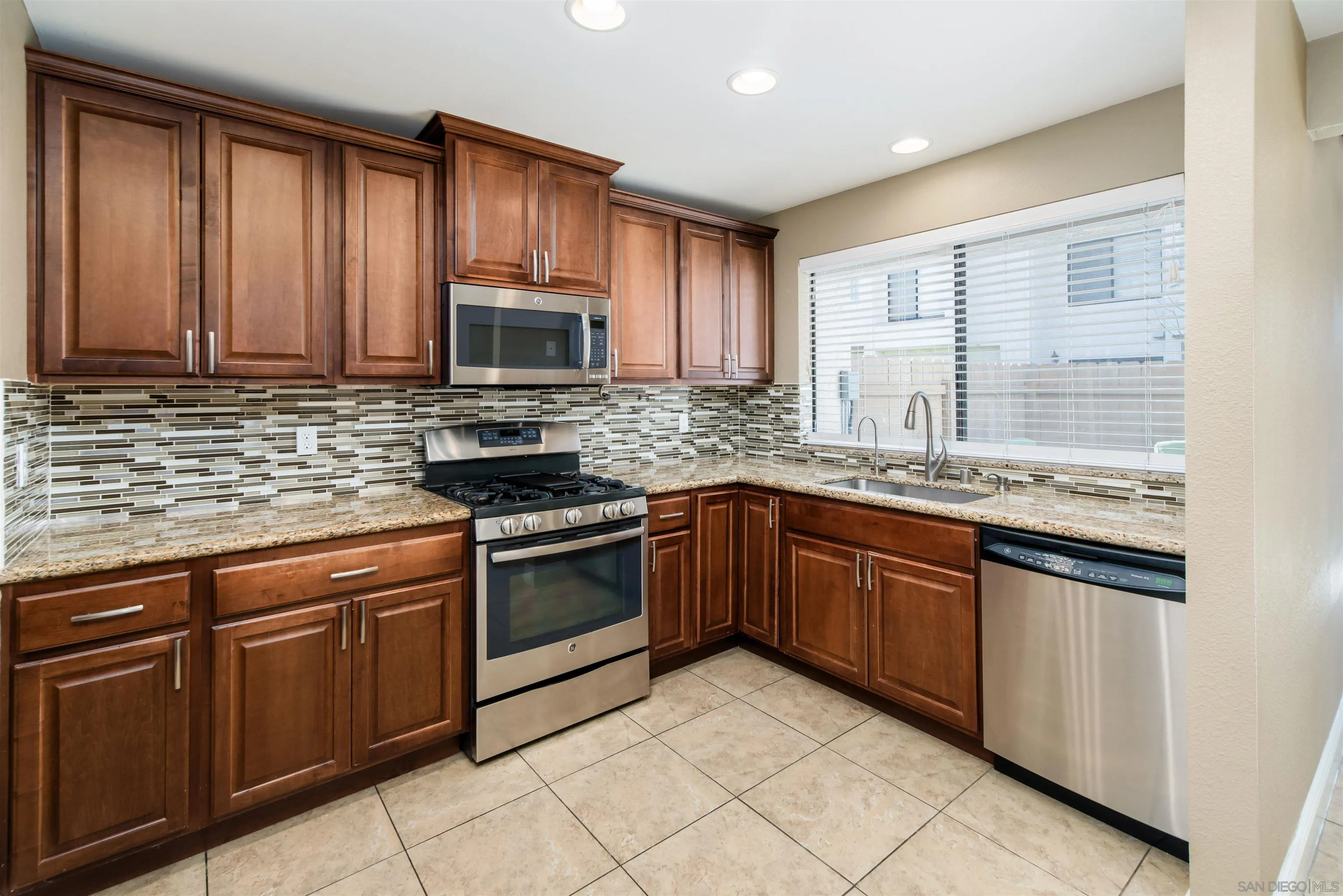 El Cajon, California 92019, United States, 3 Bedrooms Bedrooms, ,3 BathroomsBathrooms,Residential,Pending,5033