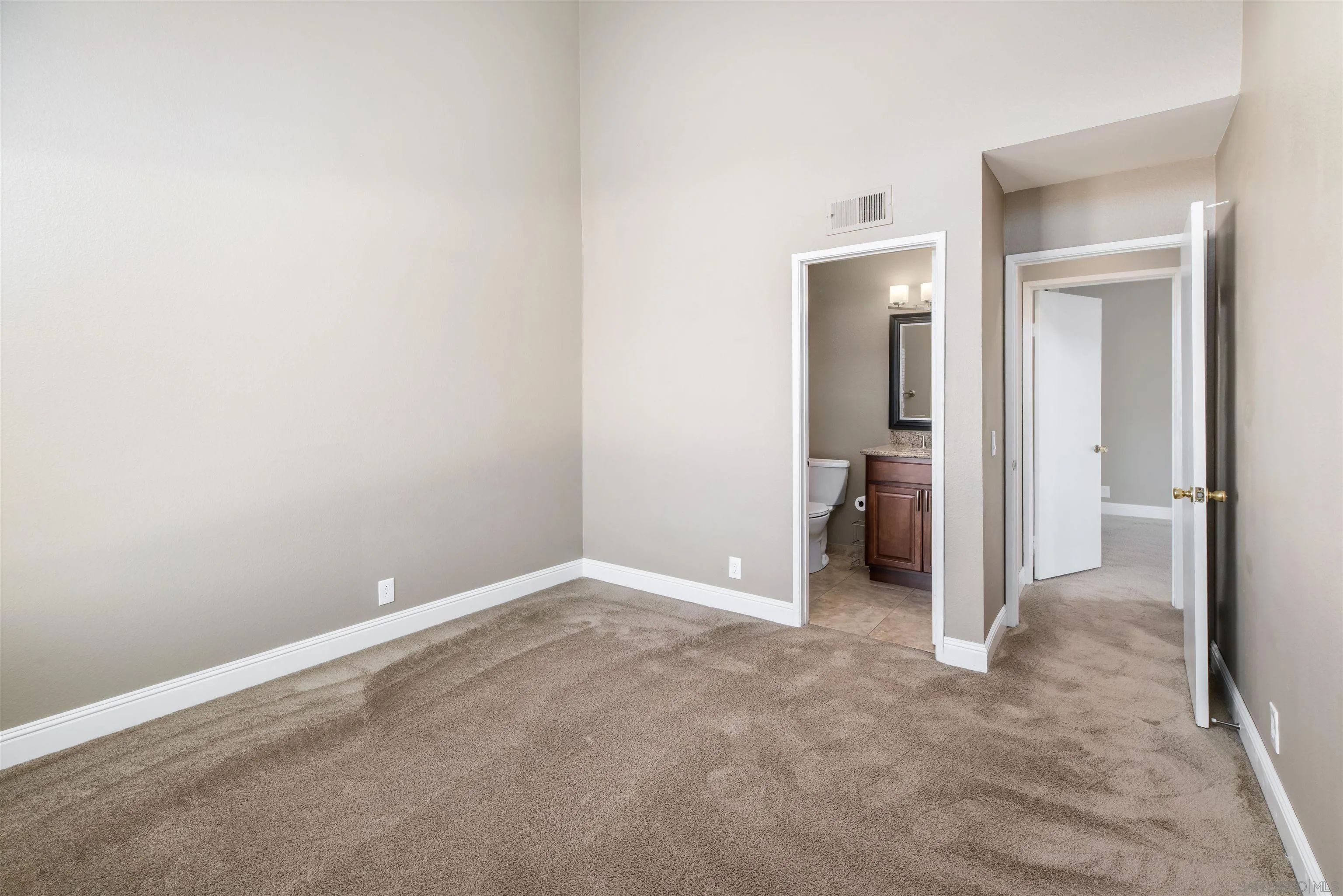 El Cajon, California 92019, United States, 3 Bedrooms Bedrooms, ,3 BathroomsBathrooms,Residential,Pending,5033