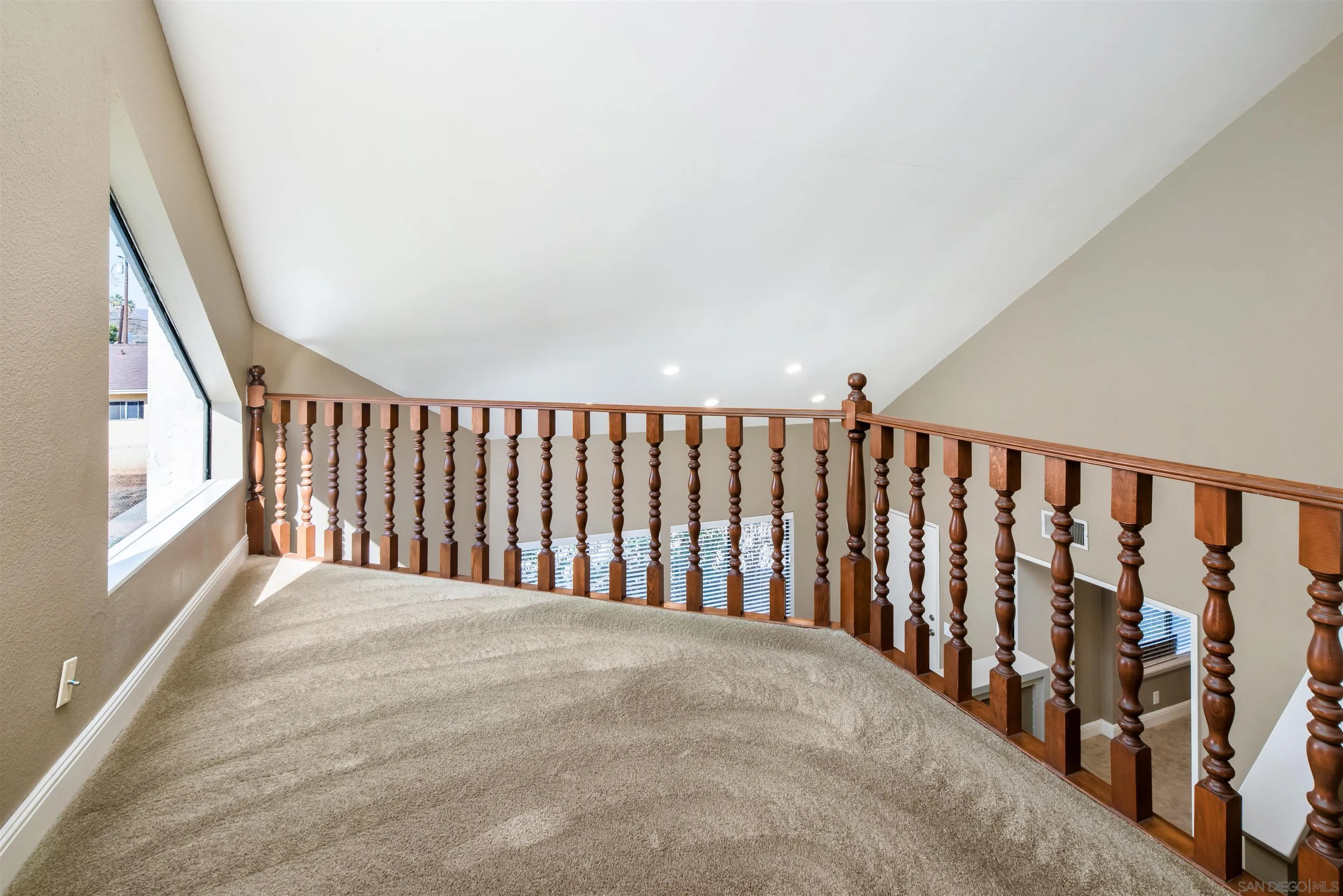 El Cajon, California 92019, United States, 3 Bedrooms Bedrooms, ,3 BathroomsBathrooms,Residential,Pending,5033