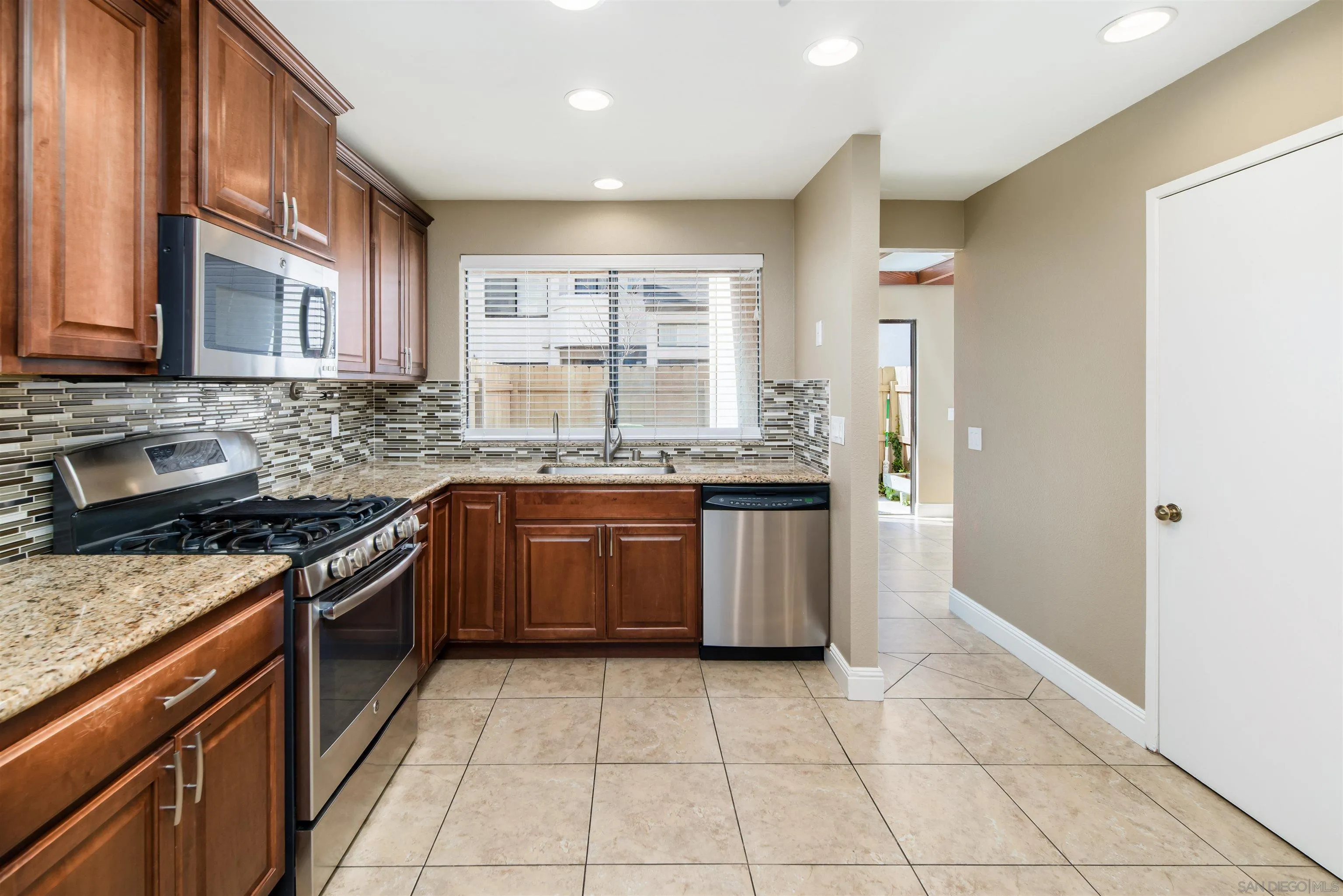 El Cajon, California 92019, United States, 3 Bedrooms Bedrooms, ,3 BathroomsBathrooms,Residential,Pending,5033