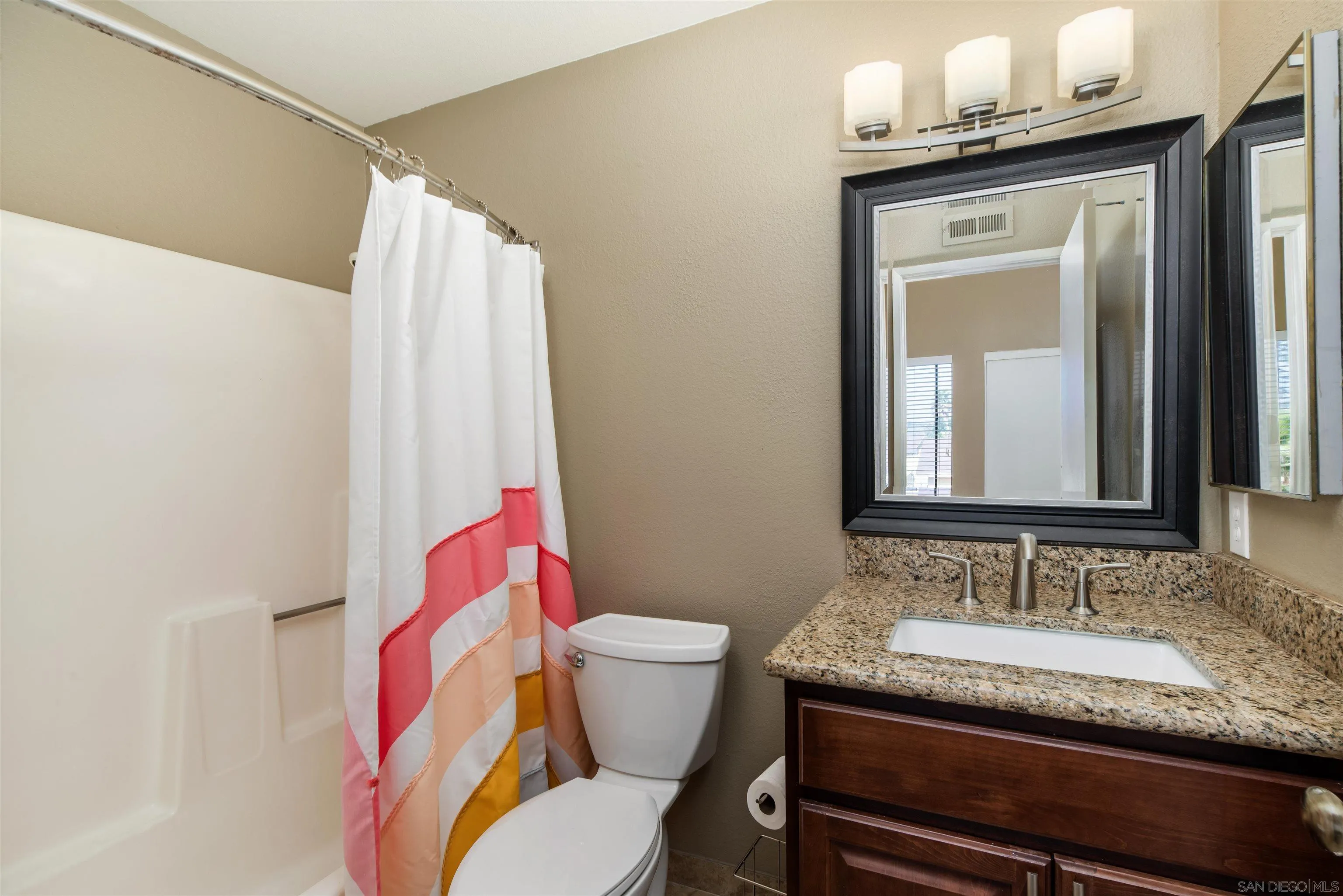 El Cajon, California 92019, United States, 3 Bedrooms Bedrooms, ,3 BathroomsBathrooms,Residential,Pending,5033