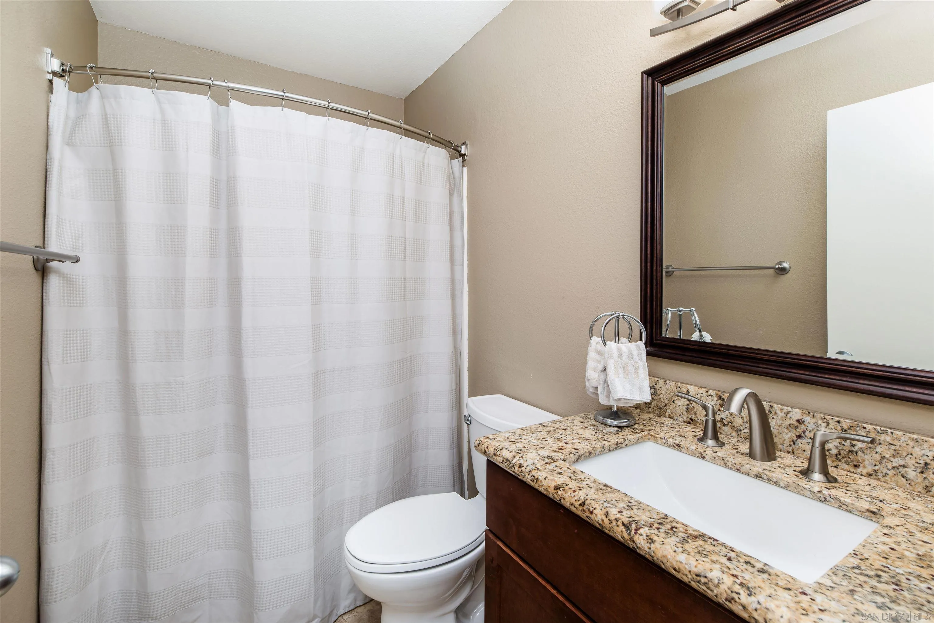 El Cajon, California 92019, United States, 3 Bedrooms Bedrooms, ,3 BathroomsBathrooms,Residential,Pending,5033