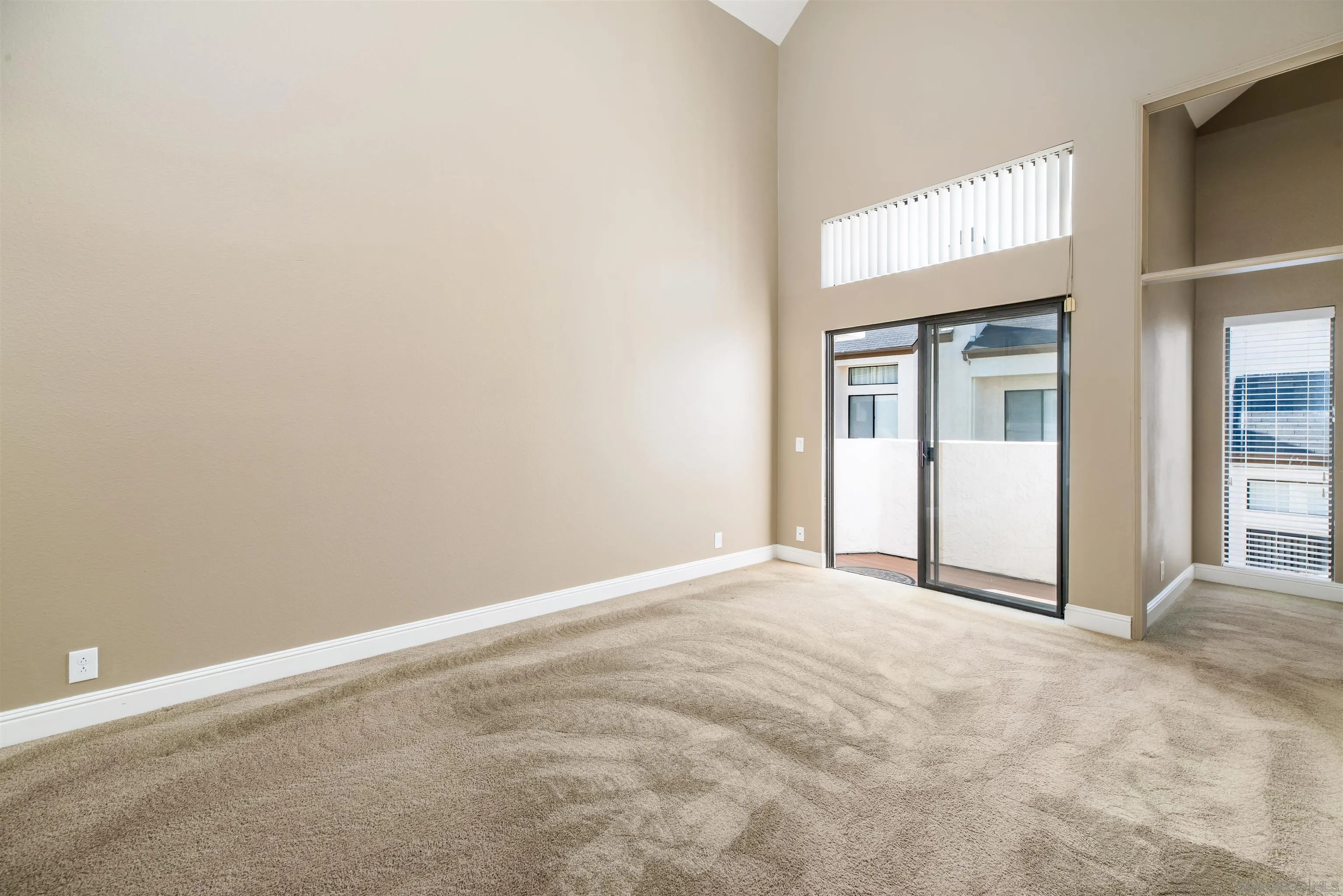 El Cajon, California 92019, United States, 3 Bedrooms Bedrooms, ,3 BathroomsBathrooms,Residential,Pending,5033