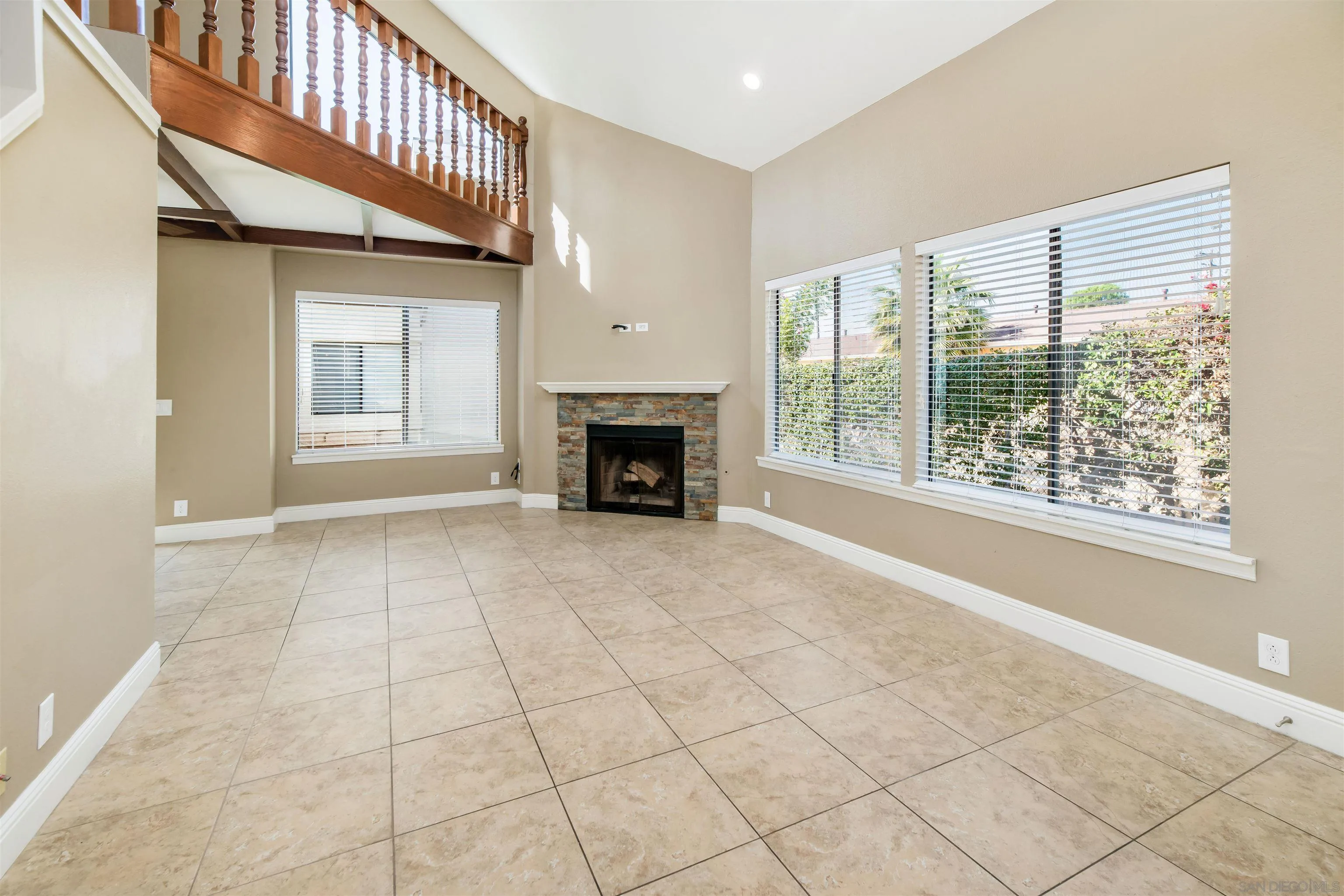 El Cajon, California 92019, United States, 3 Bedrooms Bedrooms, ,3 BathroomsBathrooms,Residential,Pending,5033