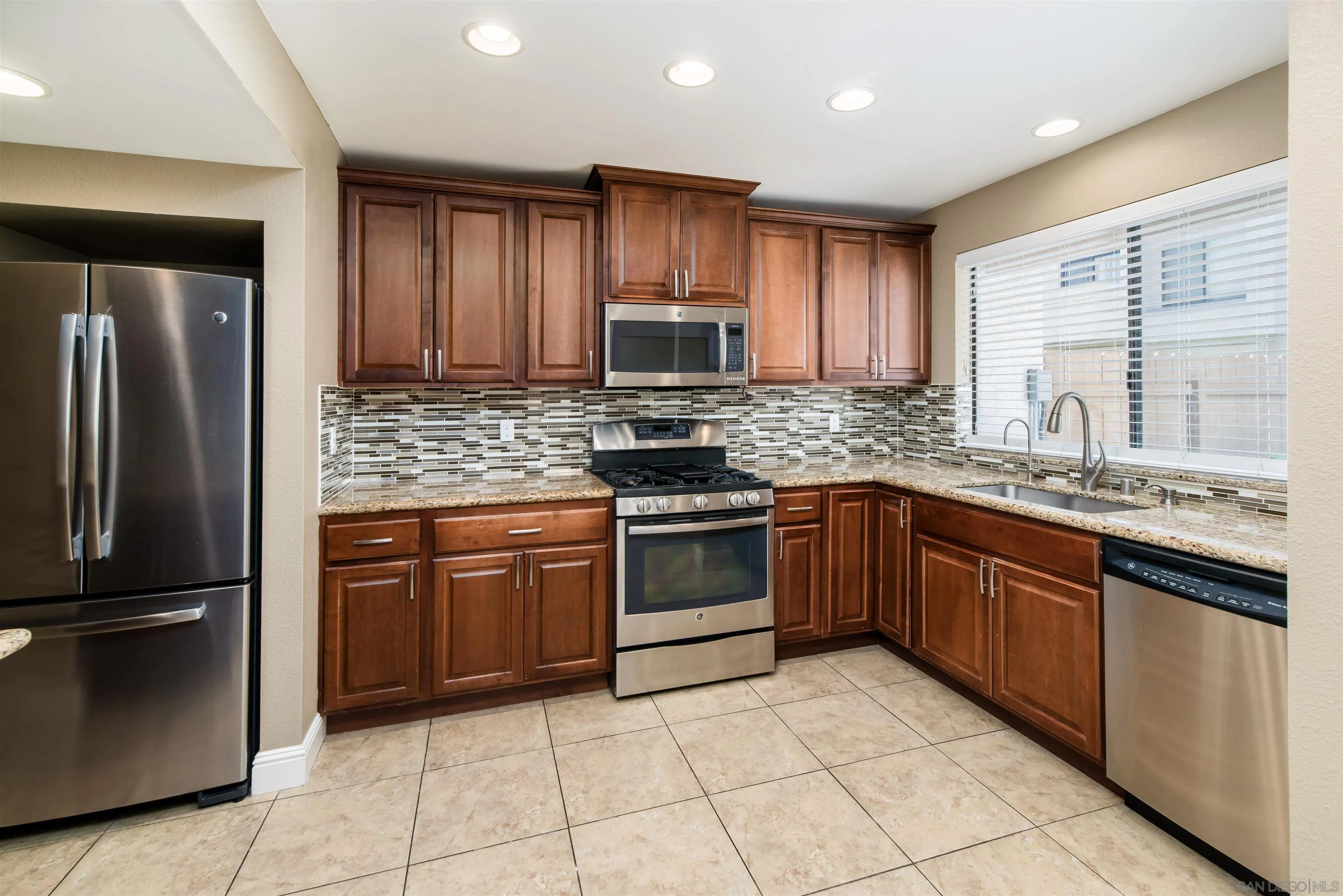 El Cajon, California 92019, United States, 3 Bedrooms Bedrooms, ,3 BathroomsBathrooms,Residential,Pending,5033