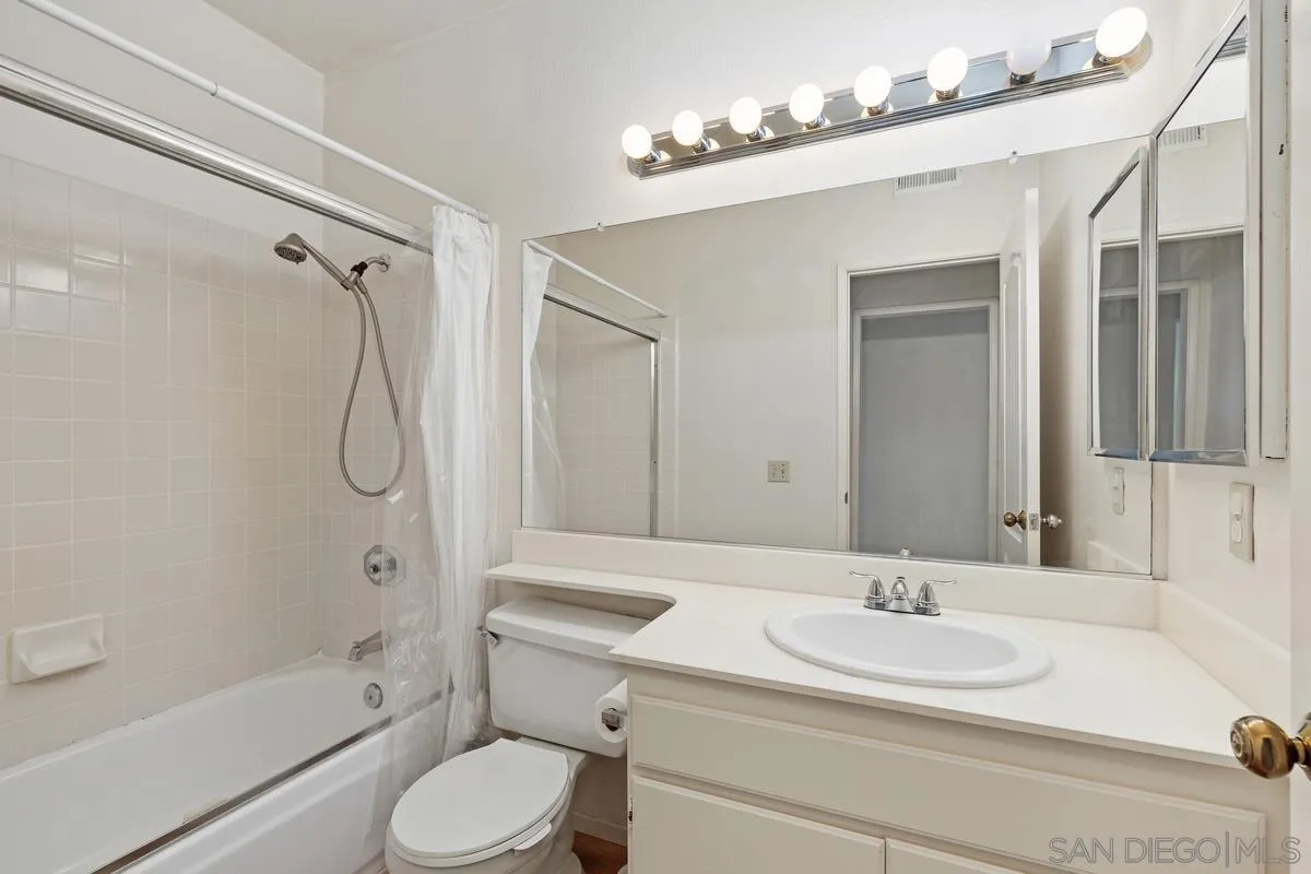 San Diego, California 92124, United States, 2 Bedrooms Bedrooms, ,2 BathroomsBathrooms,Residential,Pending,21505