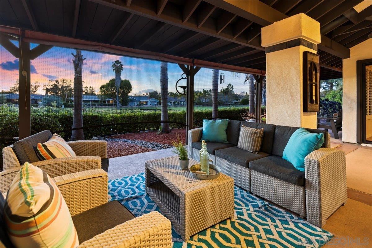1042 La Sombra Dr