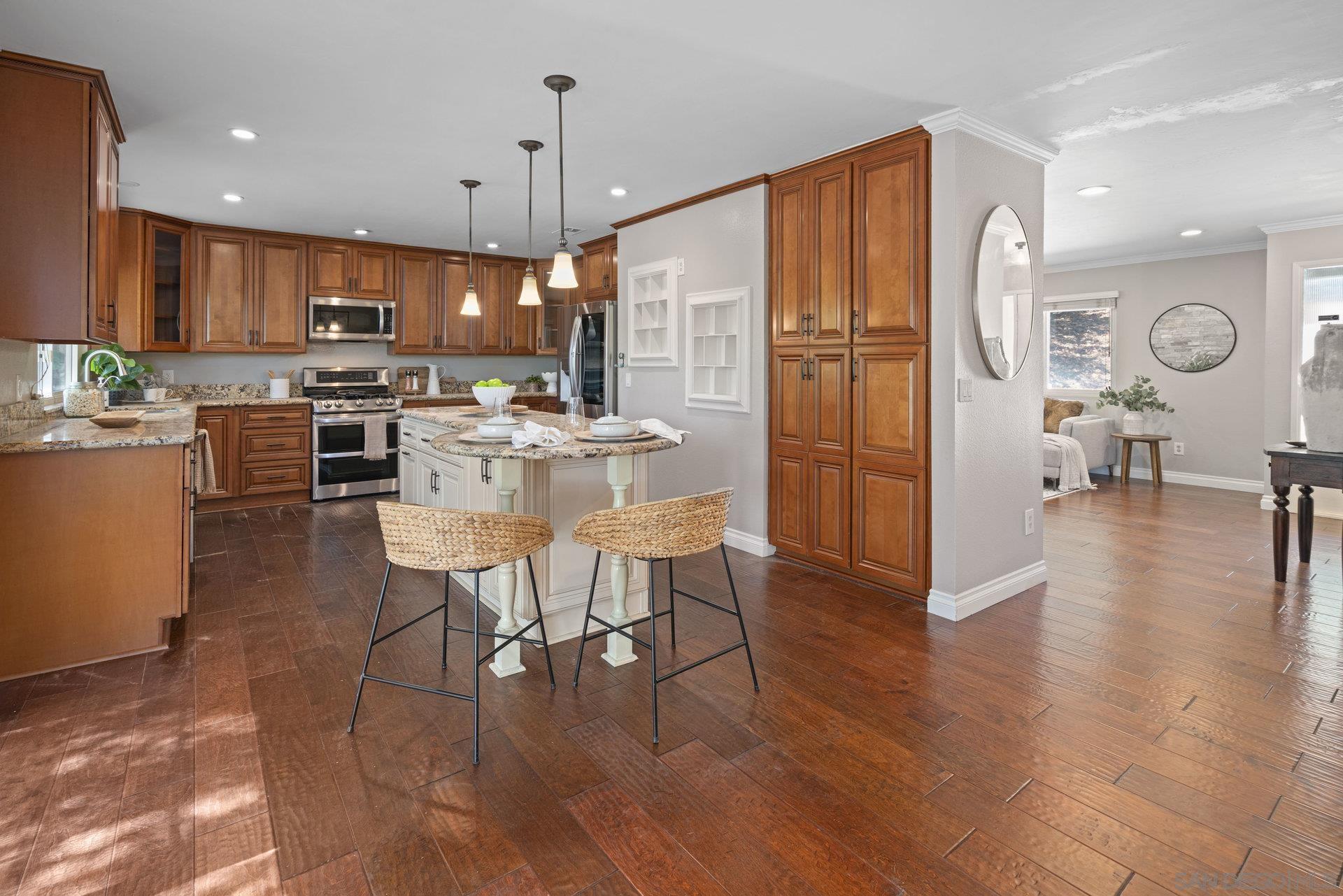 2556 S Cimarron Ter
