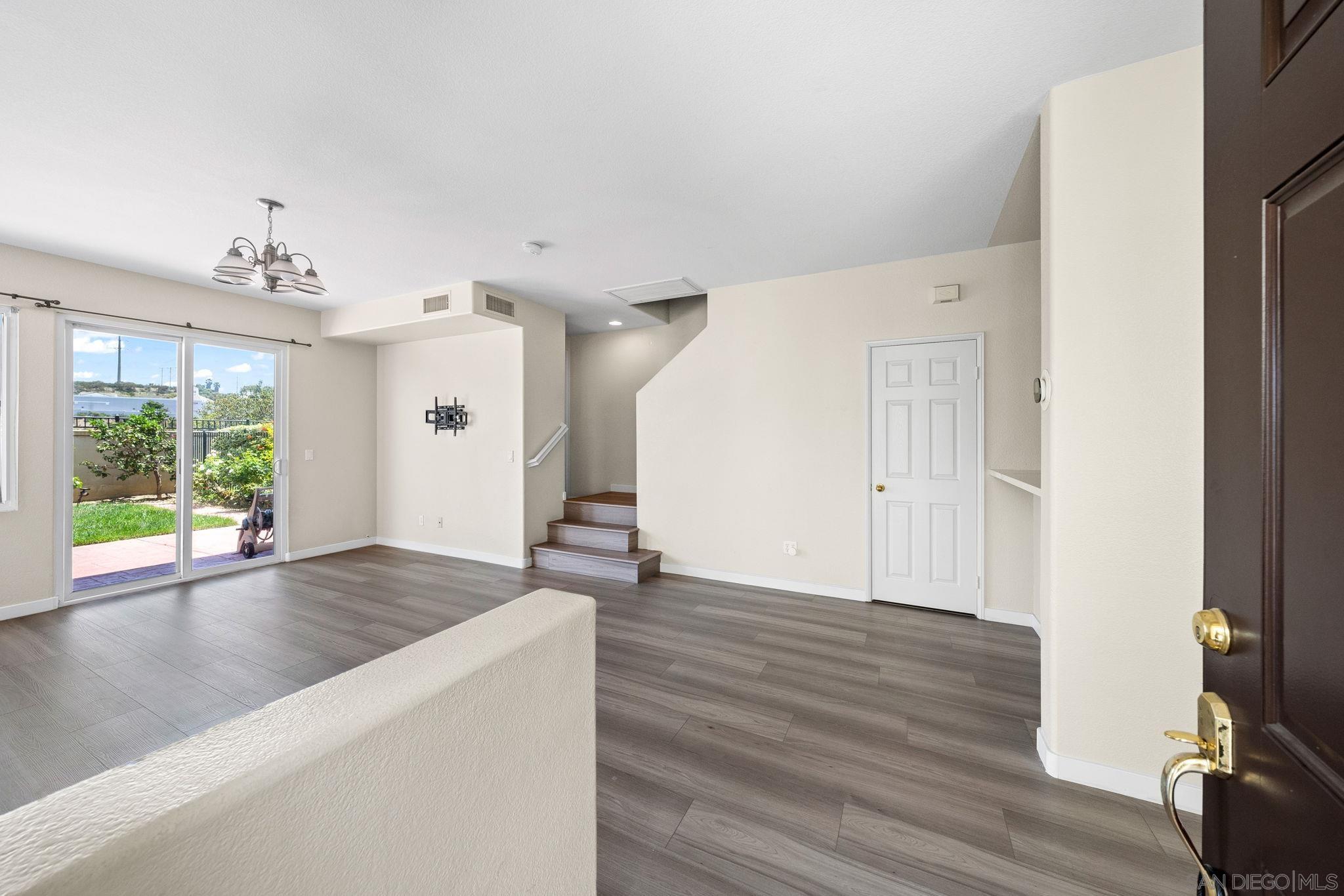 10450 Scripps Poway Pkwy 123