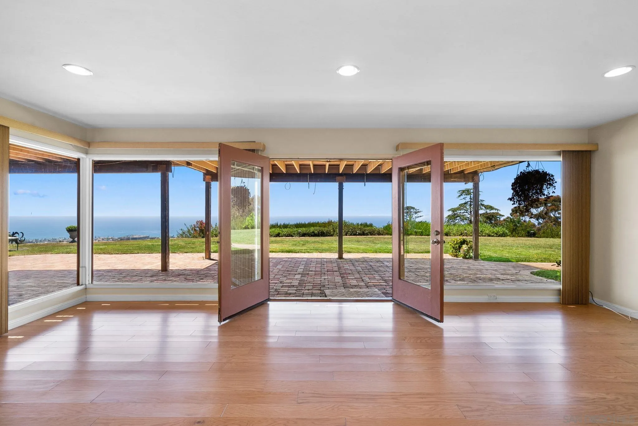 La Jolla, California 92037, United States, 5 Bedrooms Bedrooms, ,5 BathroomsBathrooms,Residential,Active,133993