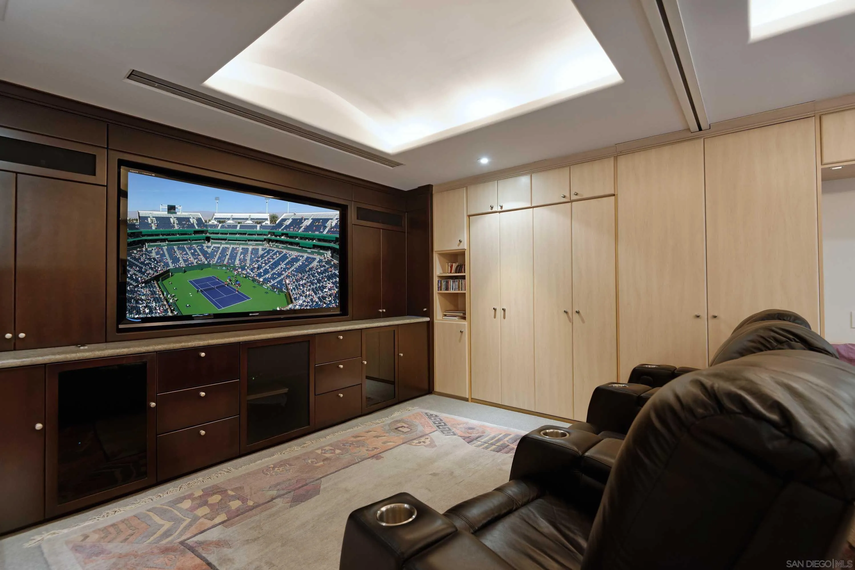 La Jolla, California 92037, United States, 4 Bedrooms Bedrooms, ,3 BathroomsBathrooms,Residential,Active,28142