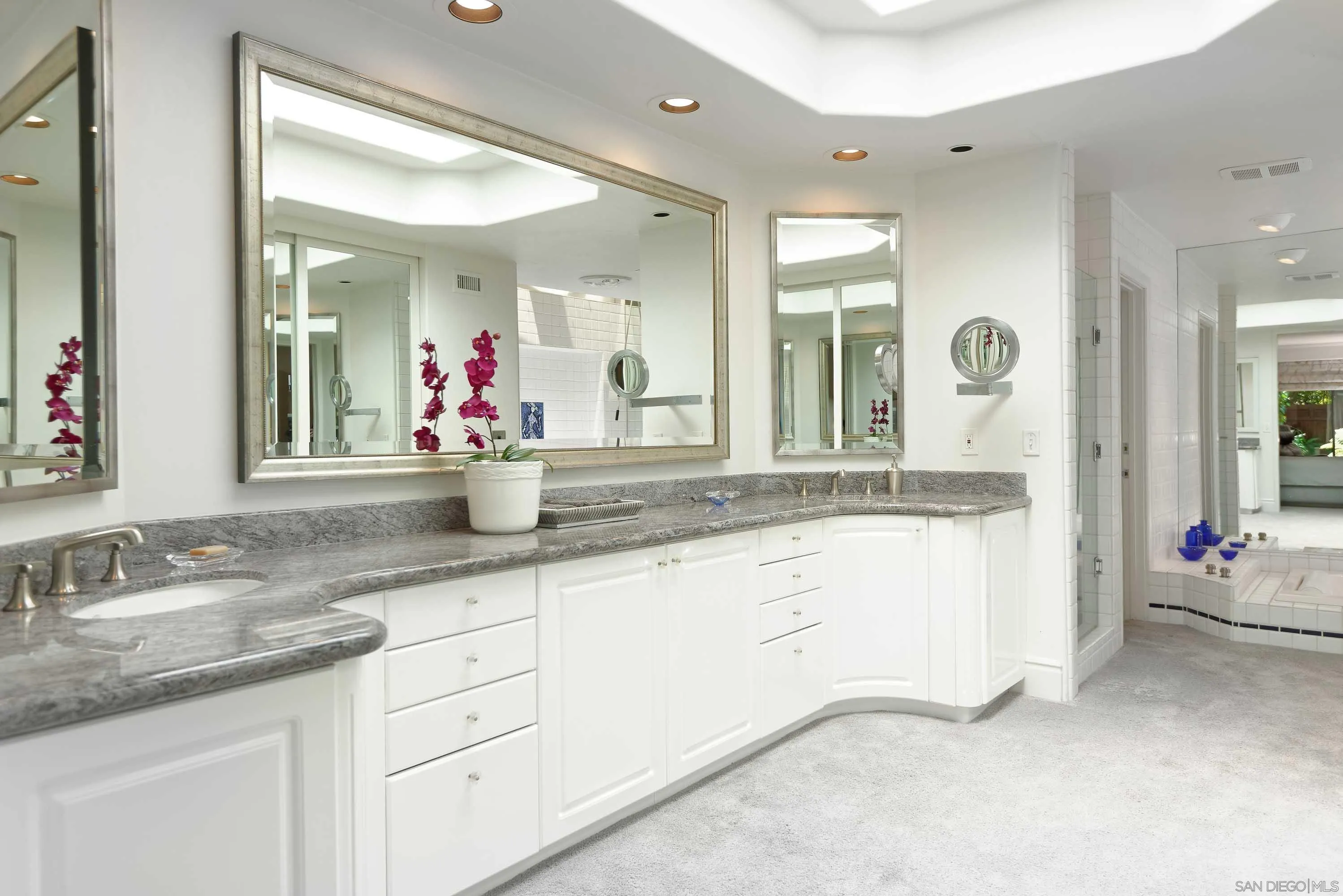 La Jolla, California 92037, United States, 4 Bedrooms Bedrooms, ,3 BathroomsBathrooms,Residential,Active,28142