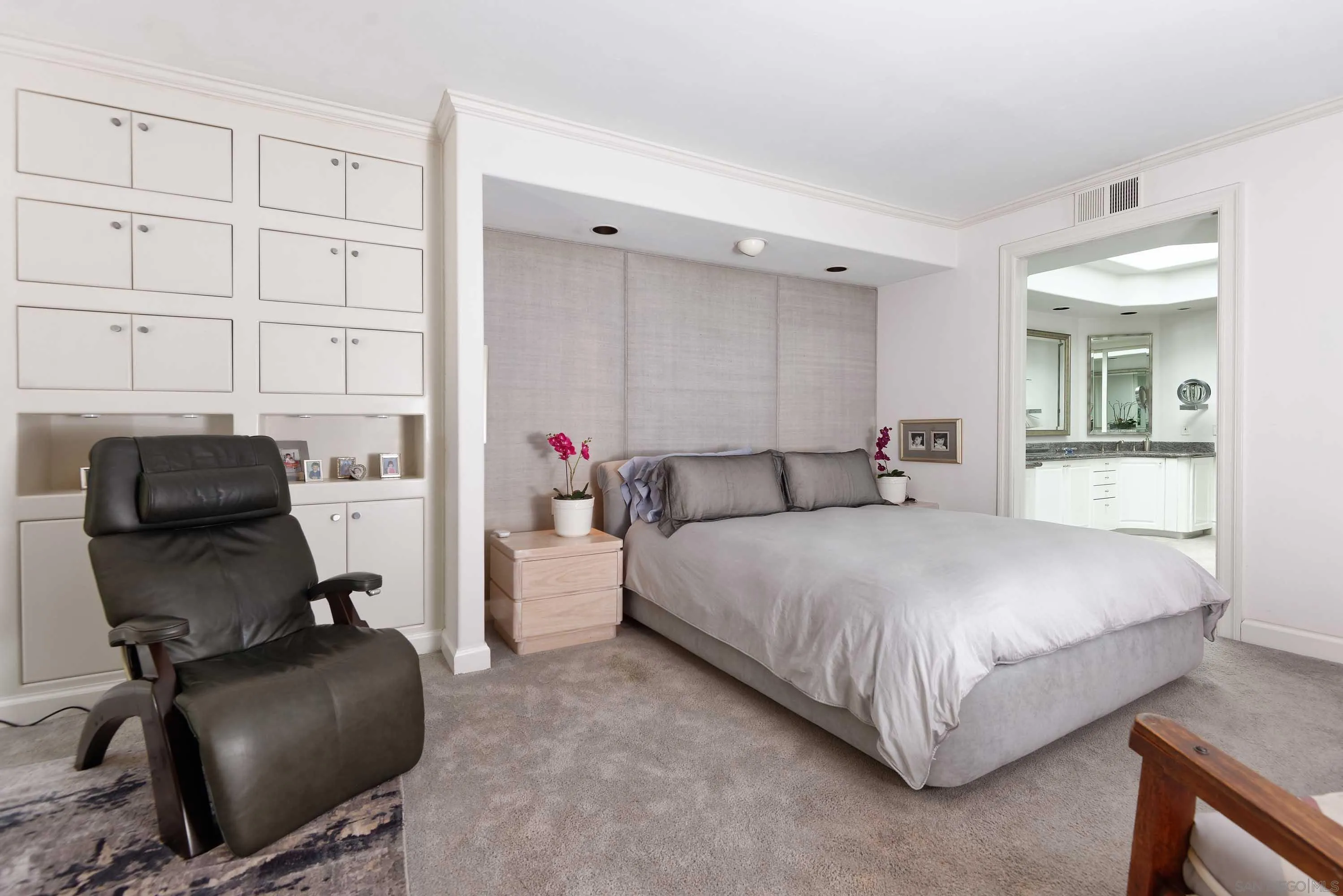 La Jolla, California 92037, United States, 4 Bedrooms Bedrooms, ,3 BathroomsBathrooms,Residential,Active,28142