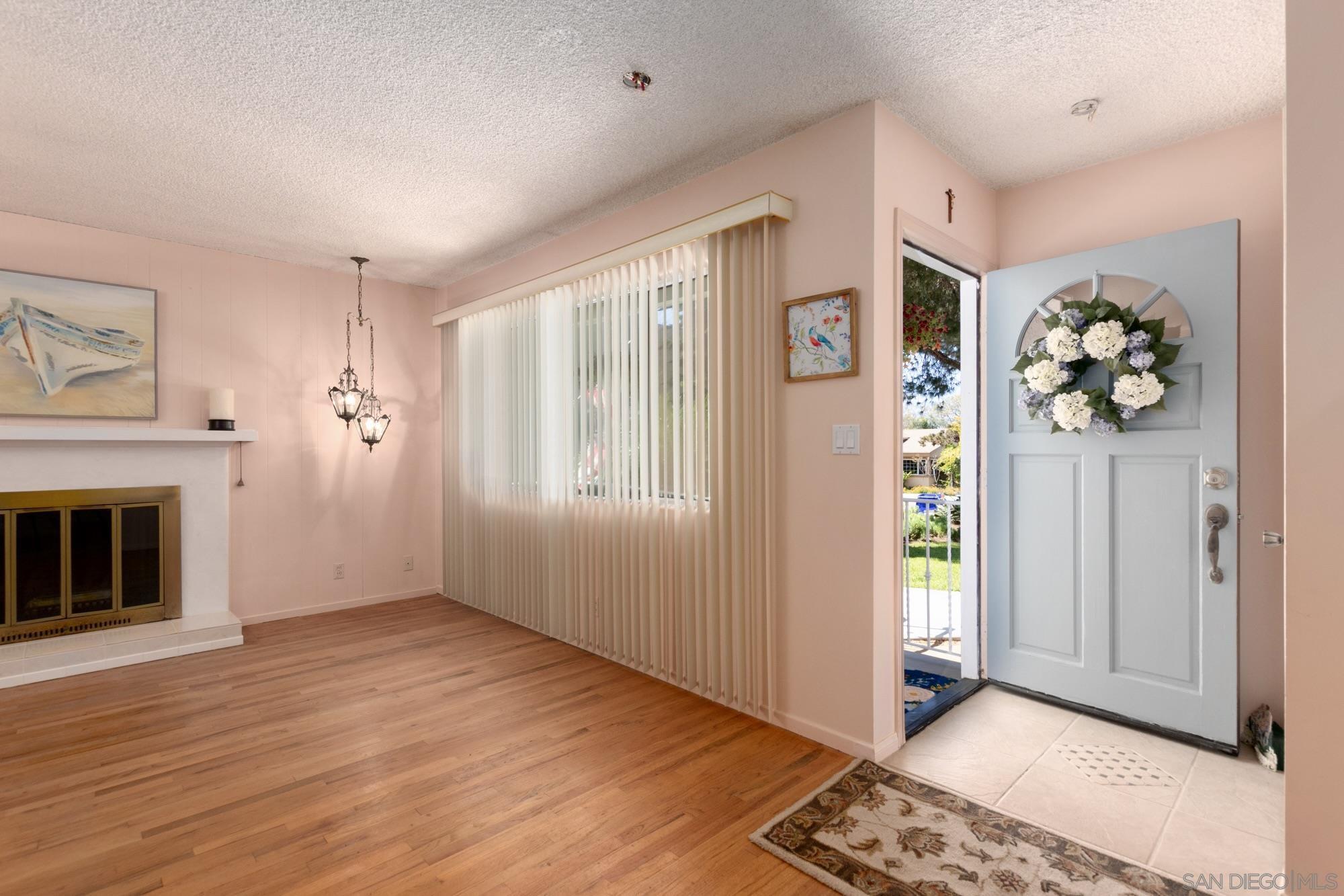 3560  Donna Dr