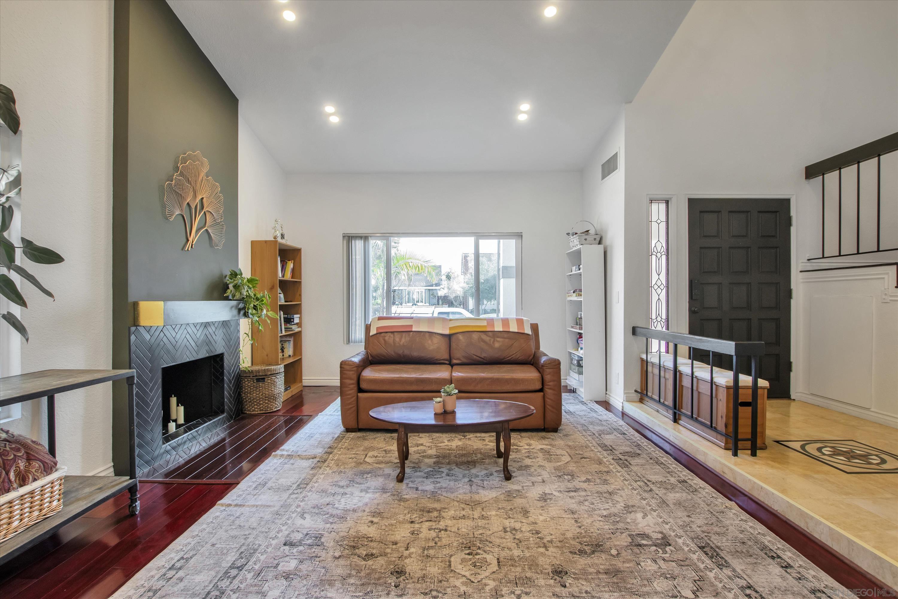 3942 Catamarca Dr