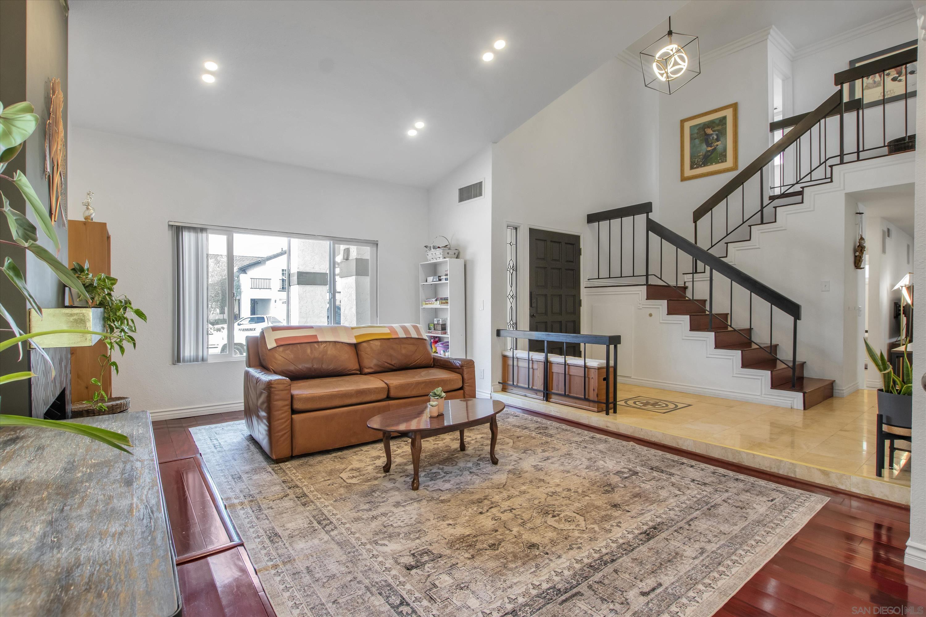 3942 Catamarca Dr