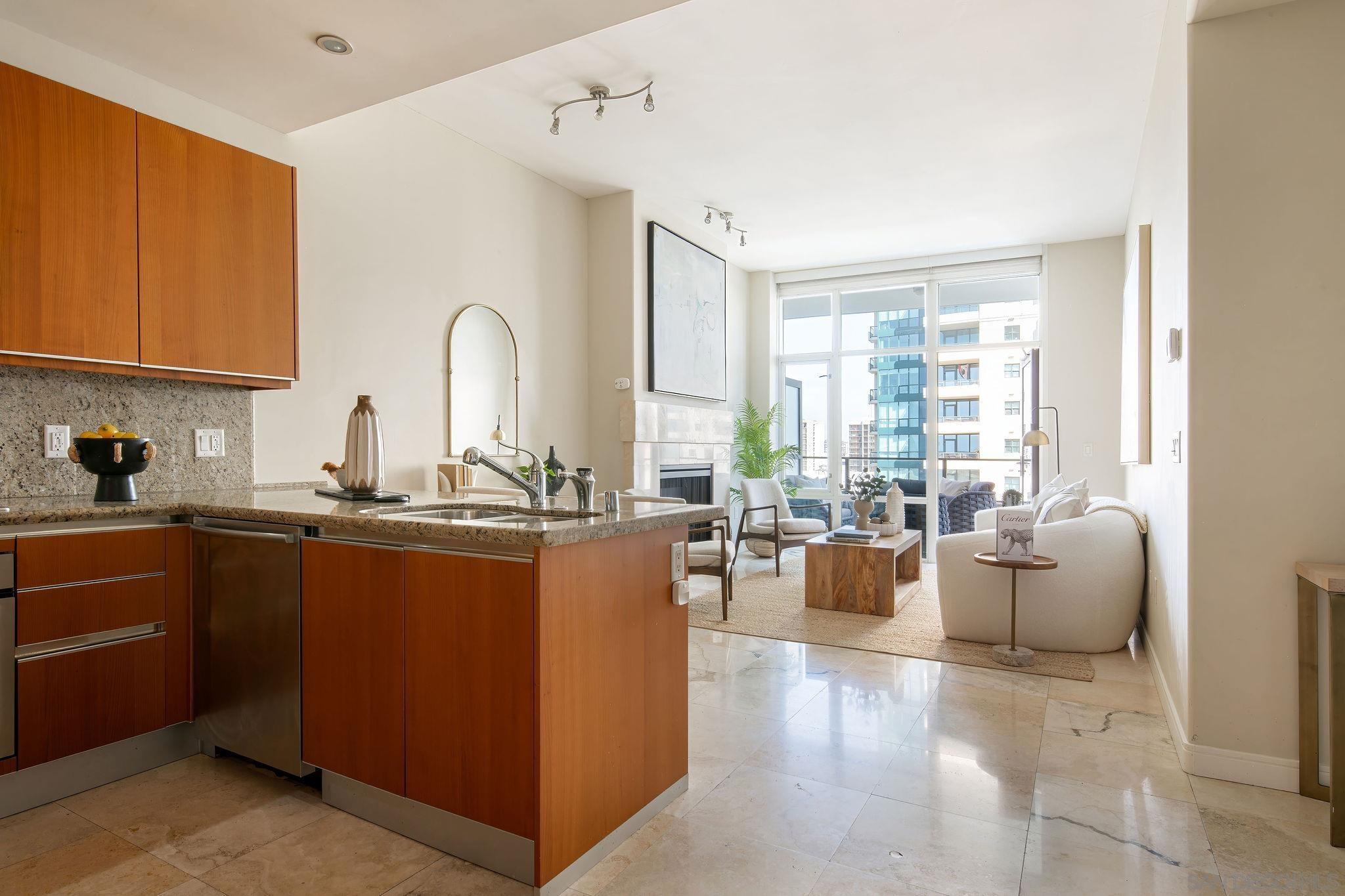 550 Front St 702