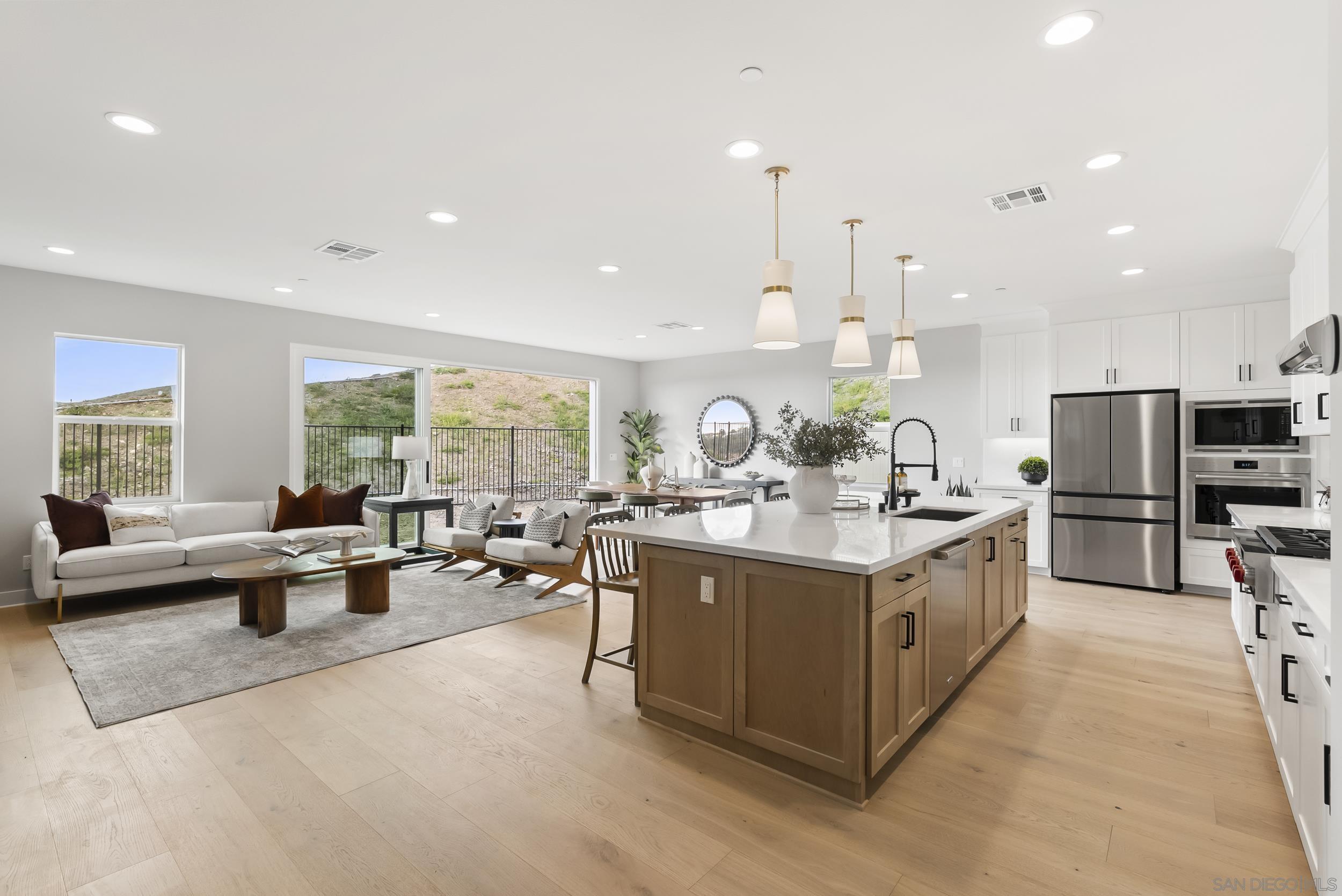 1238 Topanga Dr
