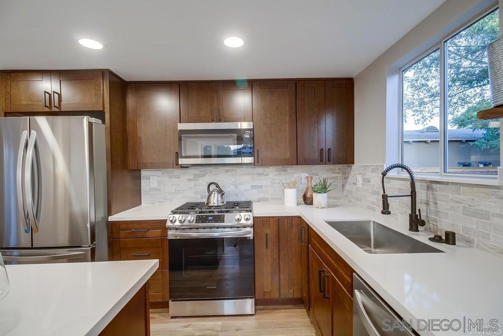 4609 E Mountain View Dr