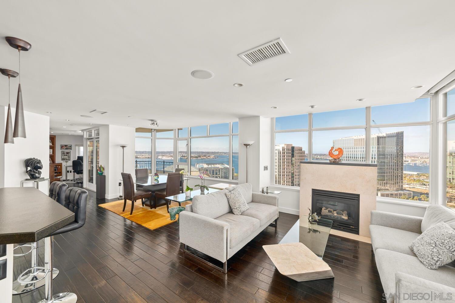 700 W Harbor 2101
