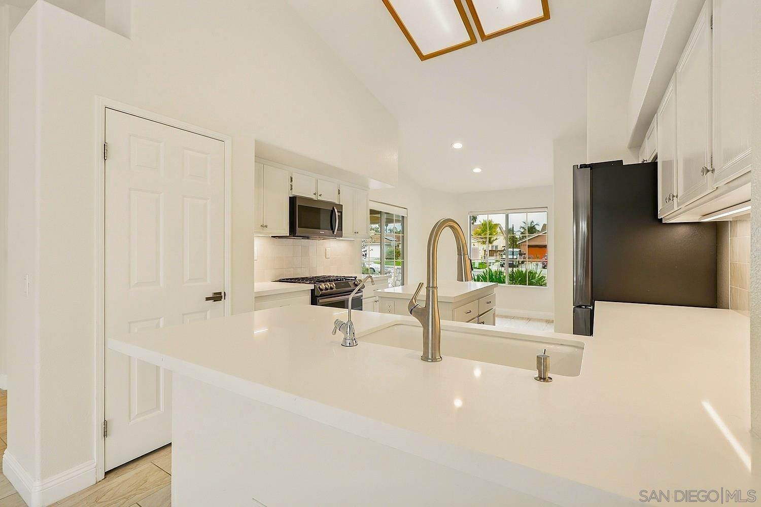 329 Del Flora St