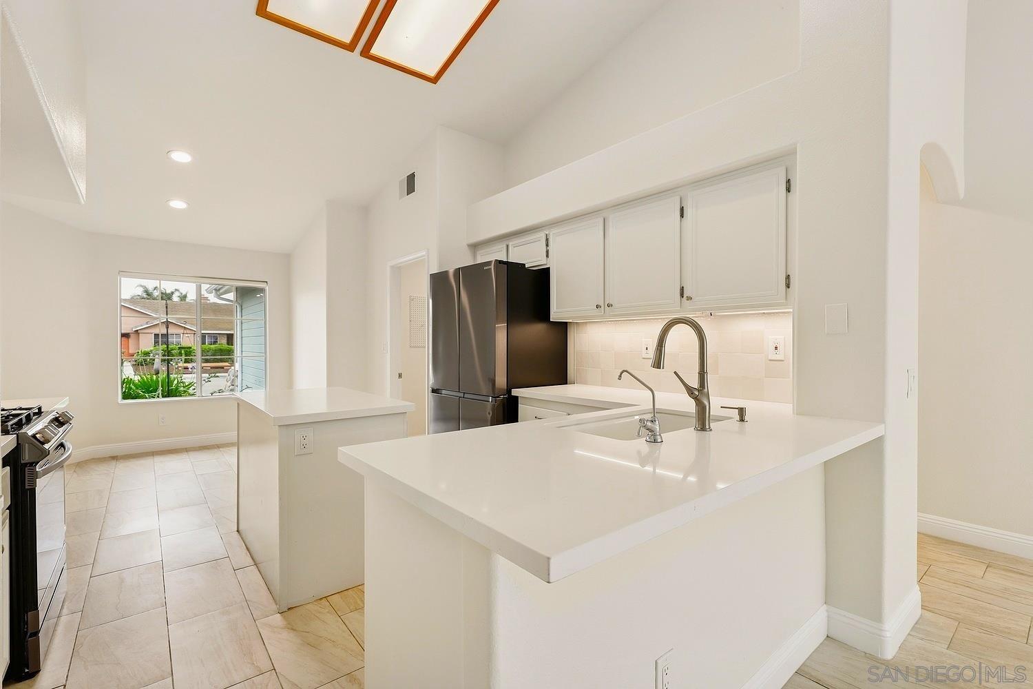 329 Del Flora St