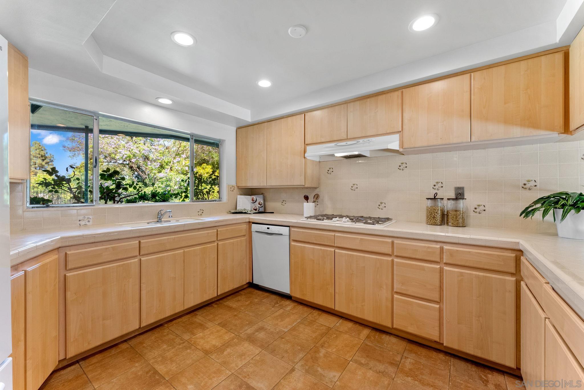 4936 Alzeda Drive