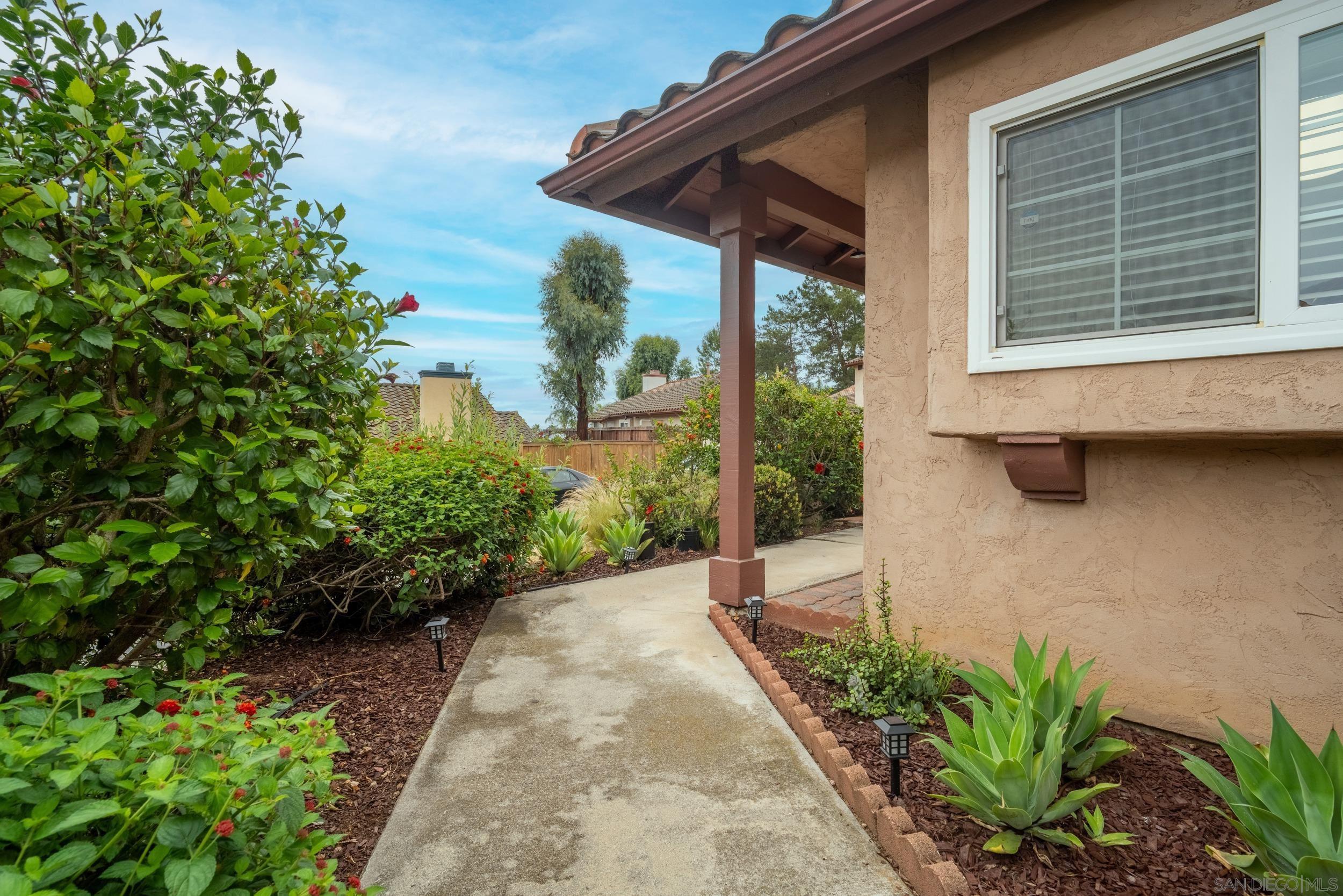 1549 Alameda Gln