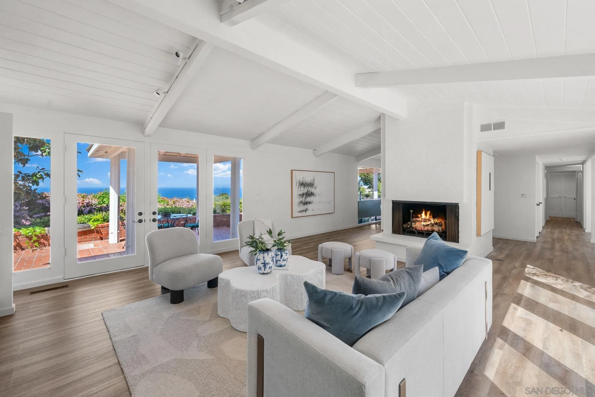 La Jolla, California 92037, United States, 3 Bedrooms Bedrooms, ,3 BathroomsBathrooms,Residential,Pending,112849