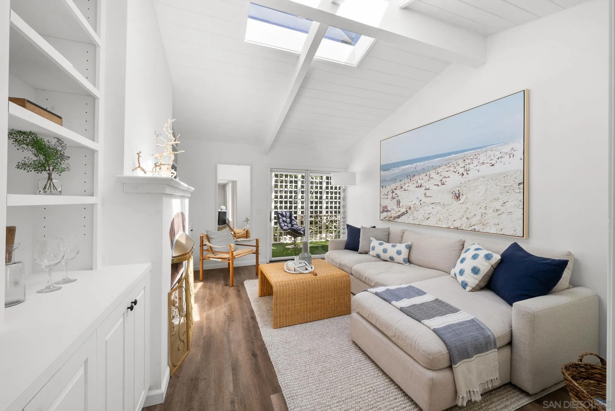 La Jolla, California 92037, United States, 3 Bedrooms Bedrooms, ,3 BathroomsBathrooms,Residential,Pending,112849