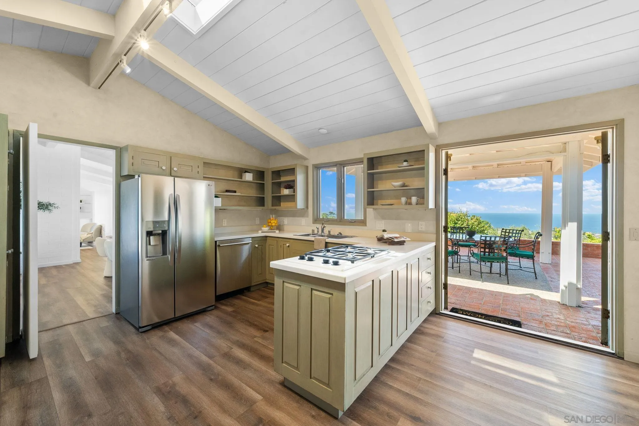 La Jolla, California 92037, United States, 3 Bedrooms Bedrooms, ,3 BathroomsBathrooms,Residential,Pending,112849