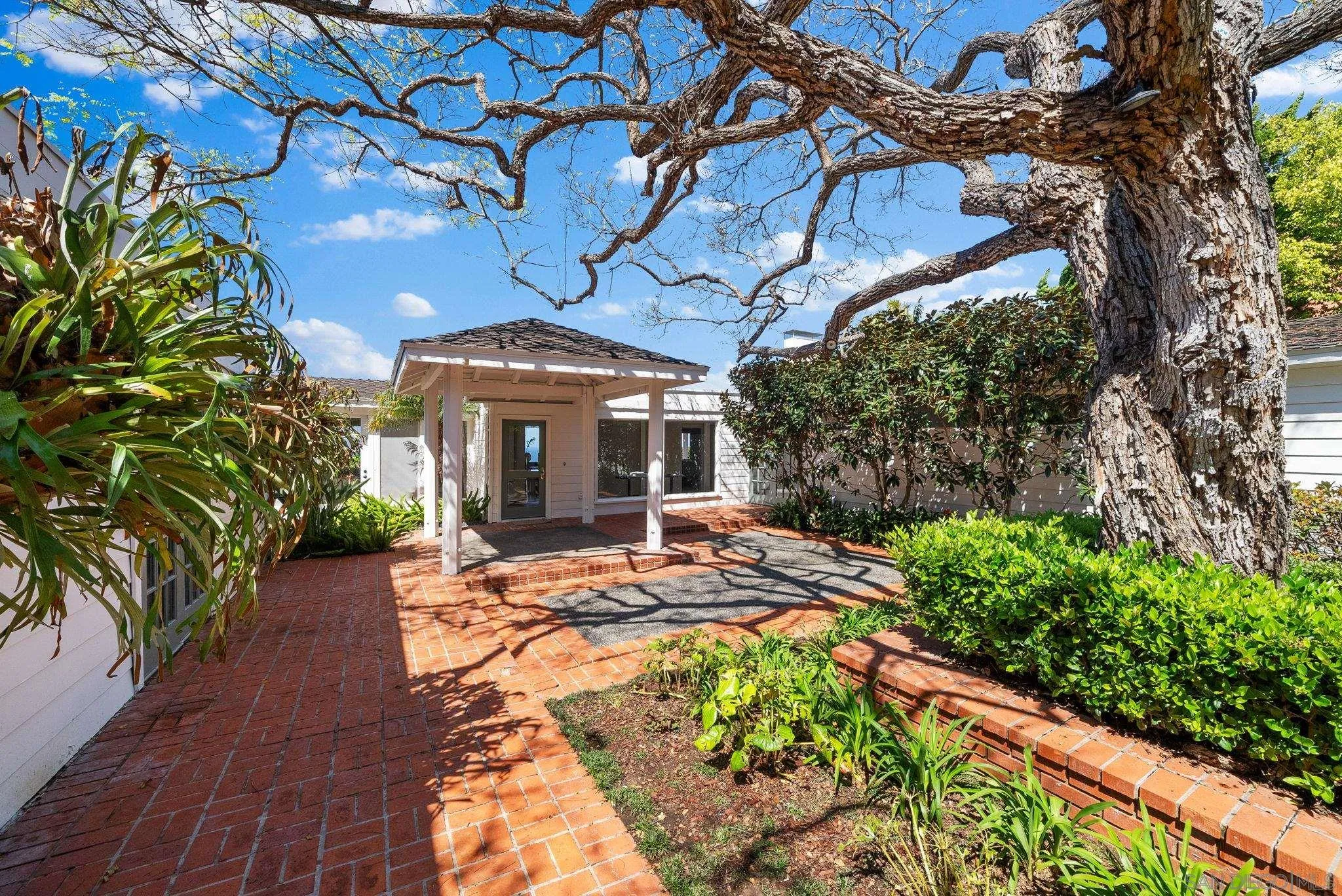 La Jolla, California 92037, United States, 3 Bedrooms Bedrooms, ,3 BathroomsBathrooms,Residential,Pending,112849