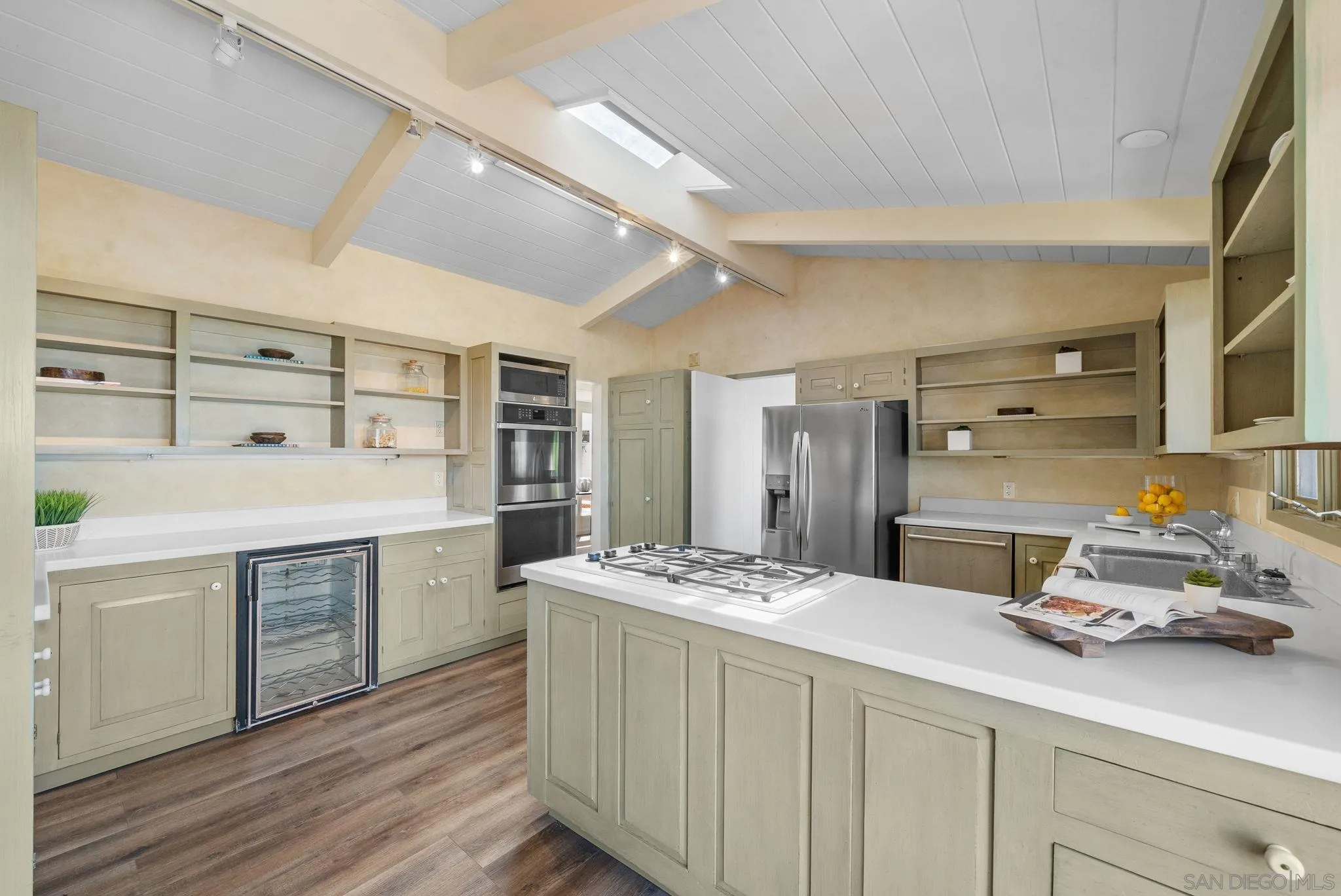 La Jolla, California 92037, United States, 3 Bedrooms Bedrooms, ,3 BathroomsBathrooms,Residential,Pending,112849