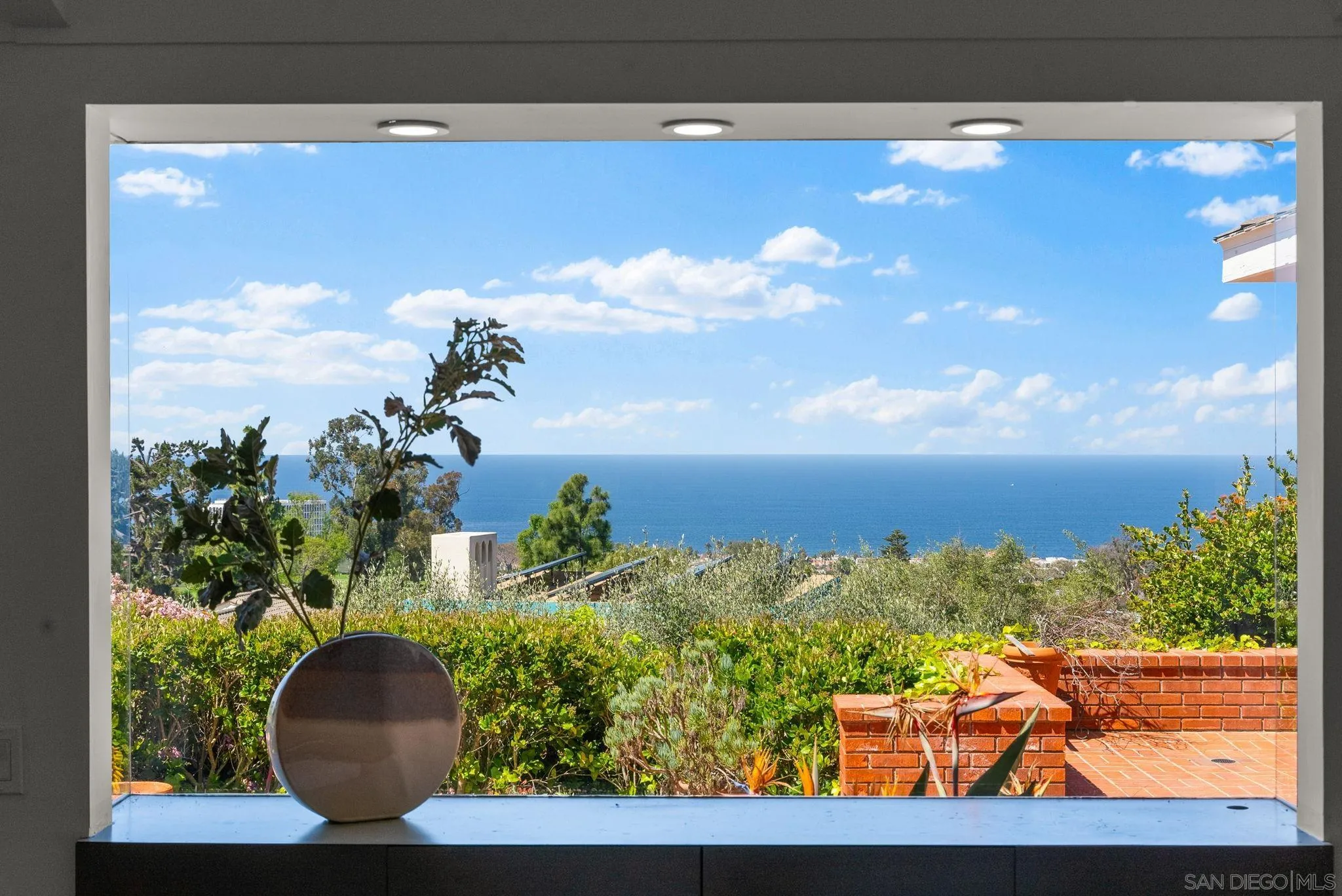 La Jolla, California 92037, United States, 3 Bedrooms Bedrooms, ,3 BathroomsBathrooms,Residential,Pending,112849