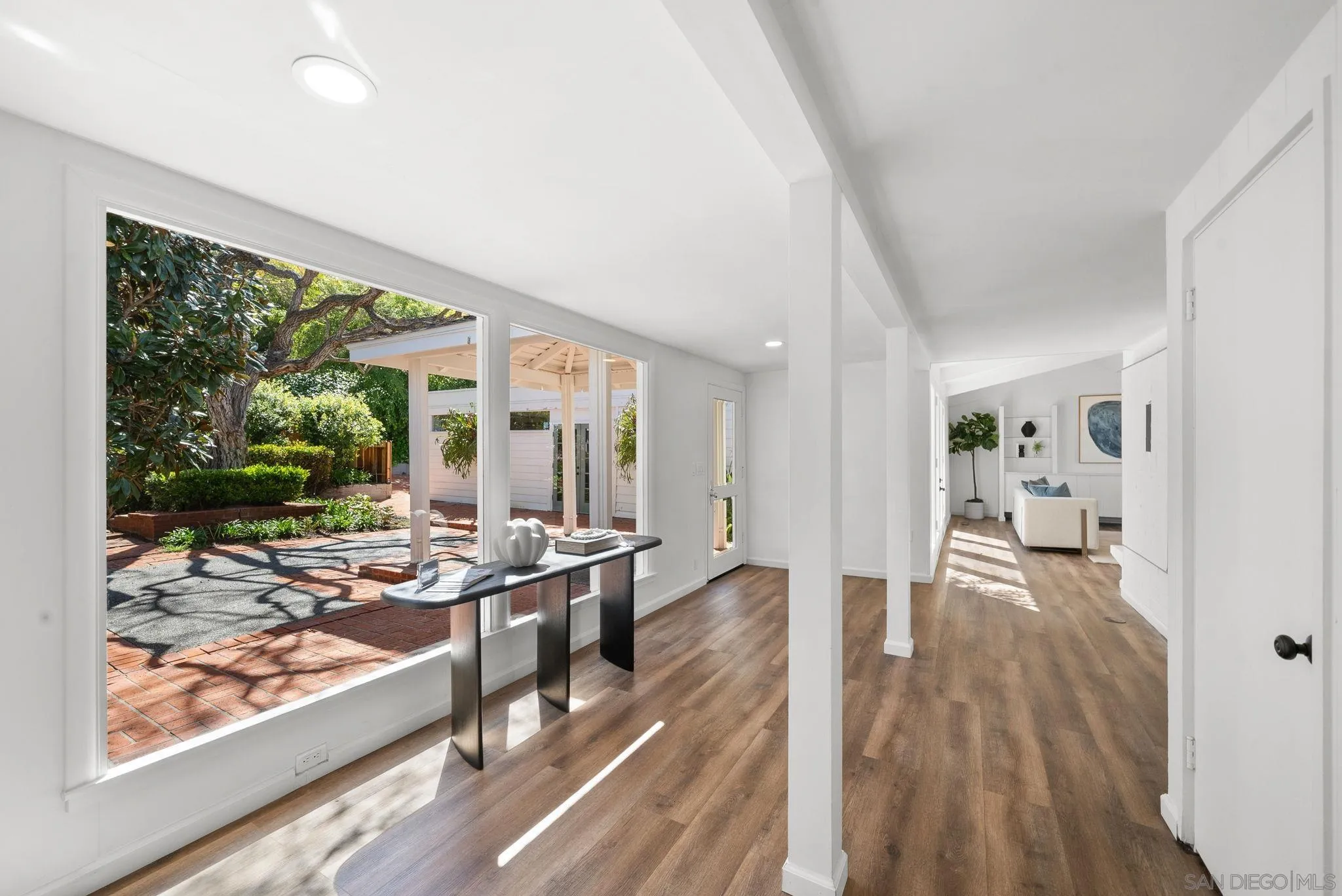 La Jolla, California 92037, United States, 3 Bedrooms Bedrooms, ,3 BathroomsBathrooms,Residential,Pending,112849