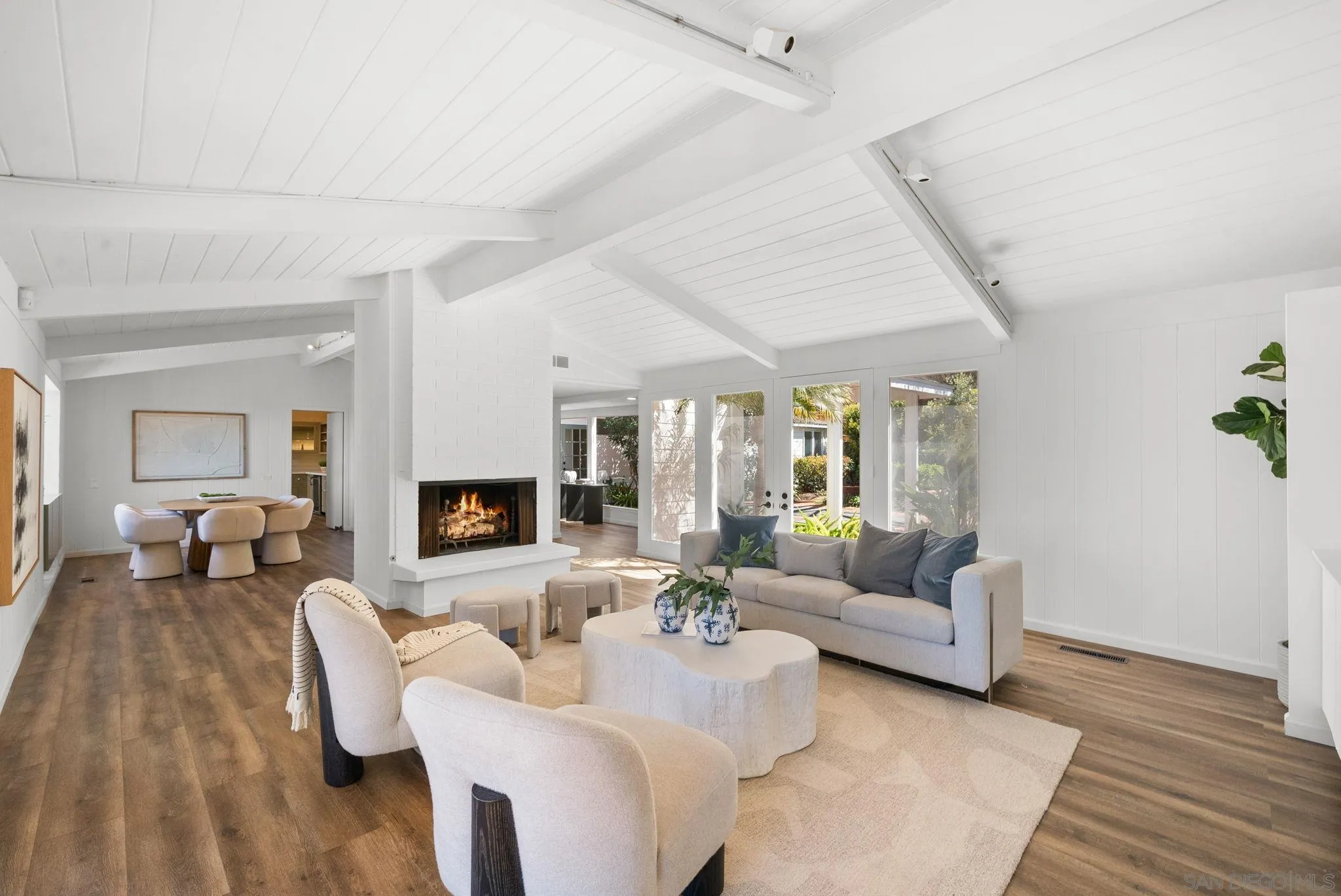 La Jolla, California 92037, United States, 3 Bedrooms Bedrooms, ,3 BathroomsBathrooms,Residential,Pending,112849