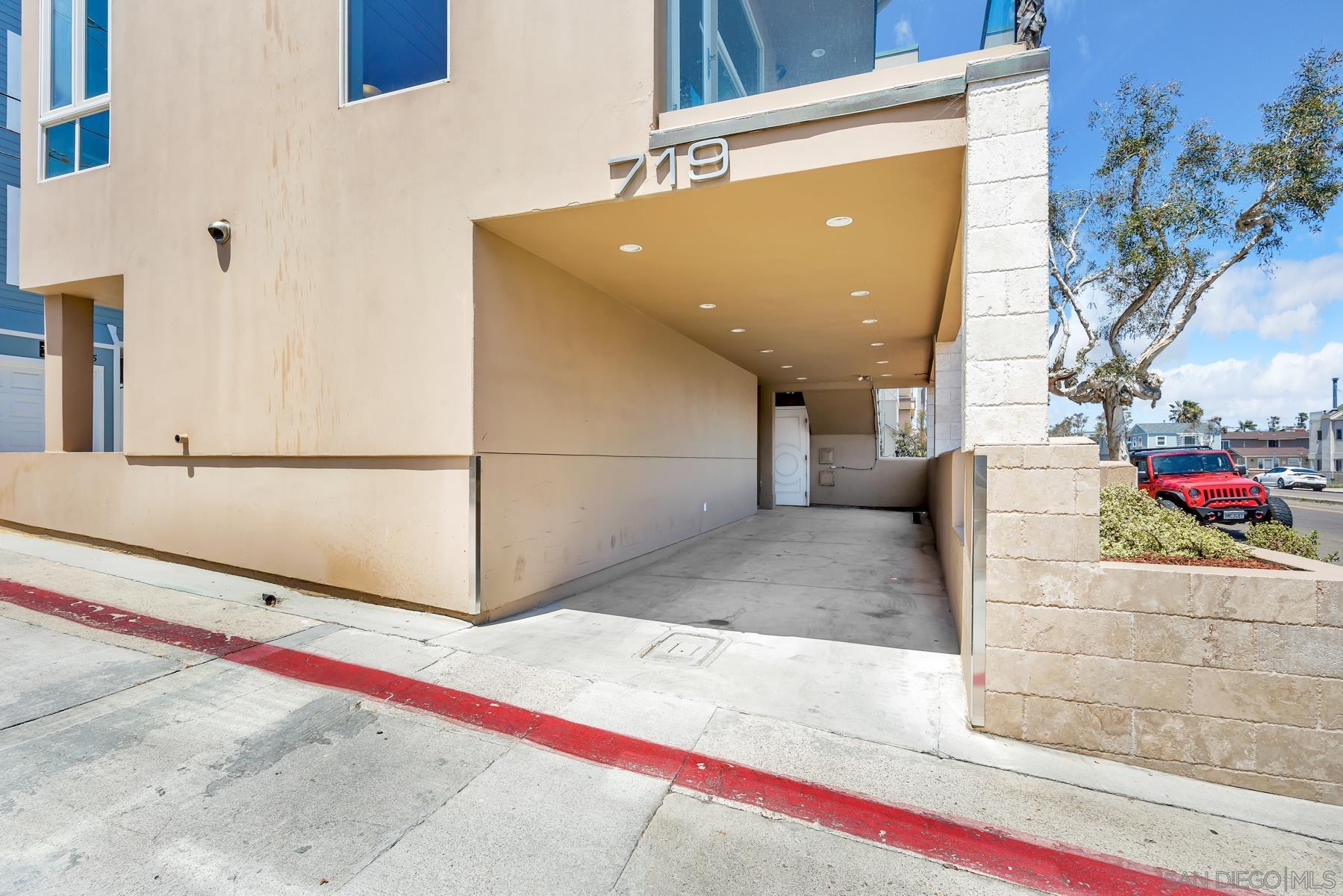719 Manhattan Ct