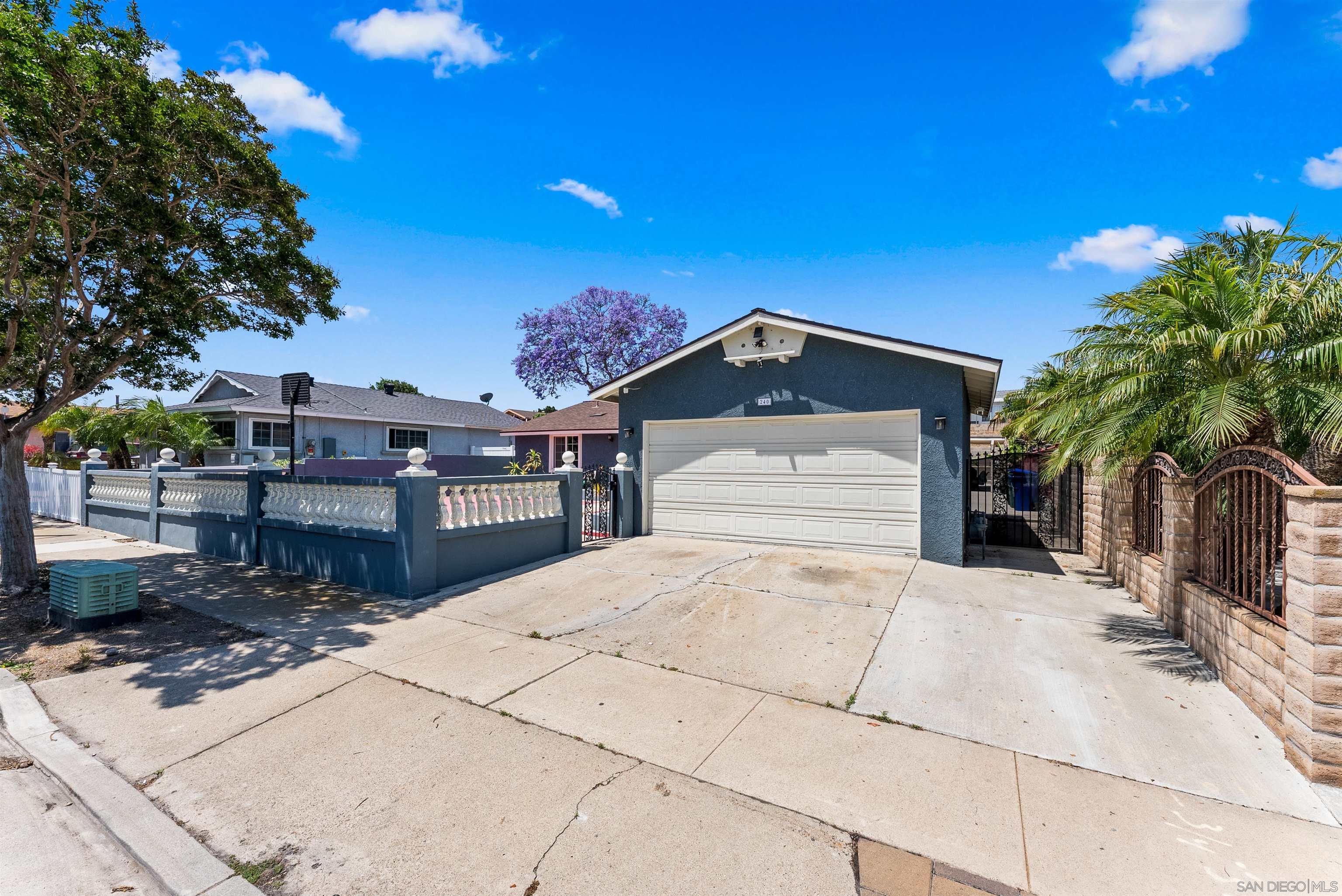 240 Ledgewood Ln