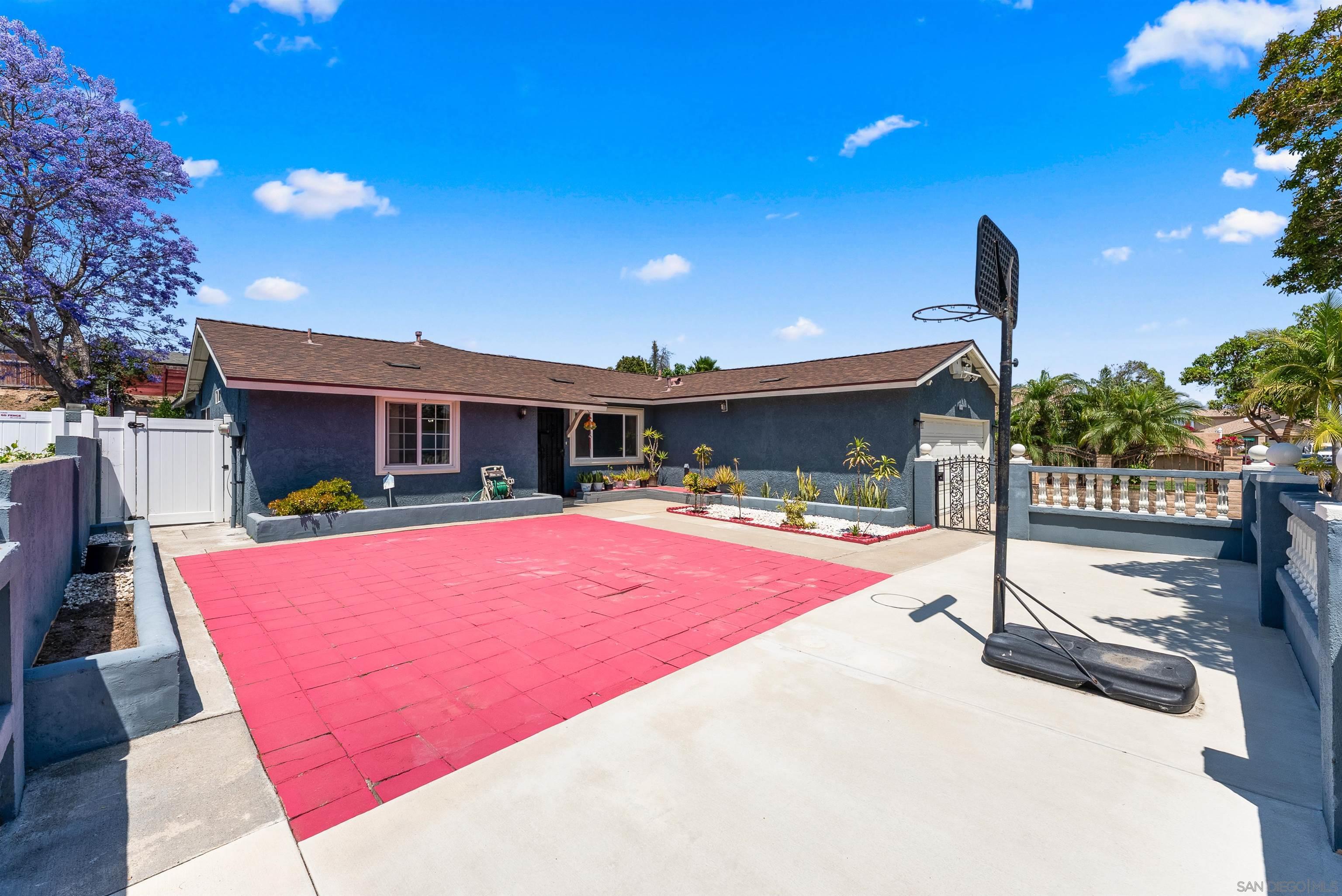 240 Ledgewood Ln