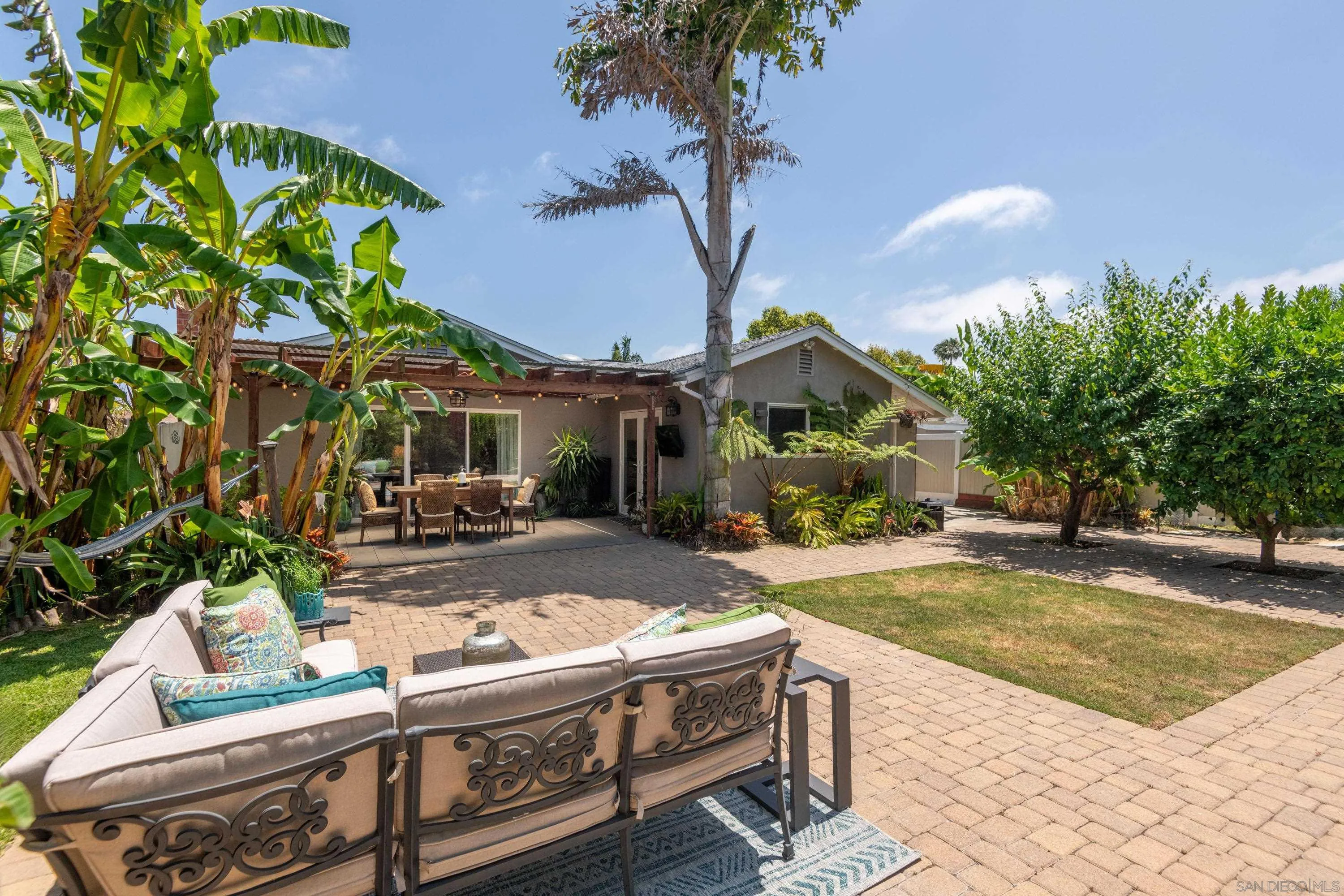 San Diego, California 92117, United States, 3 Bedrooms Bedrooms, ,2 BathroomsBathrooms,Residential,Active,160505